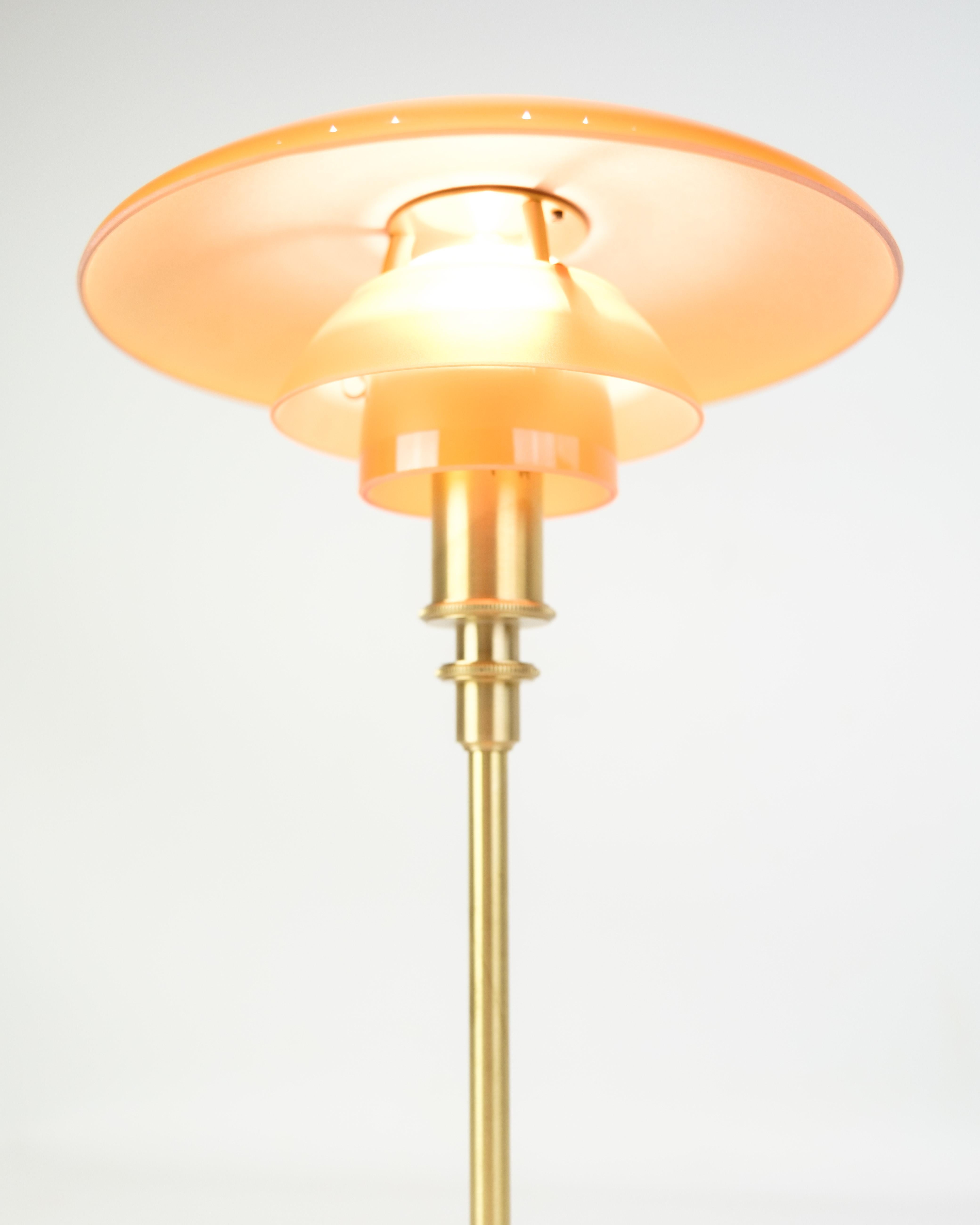 Lampe de table Model No 2/1 Limited Edition In Brass By Poul Henningsen Bon état - En vente à Lejre, DK