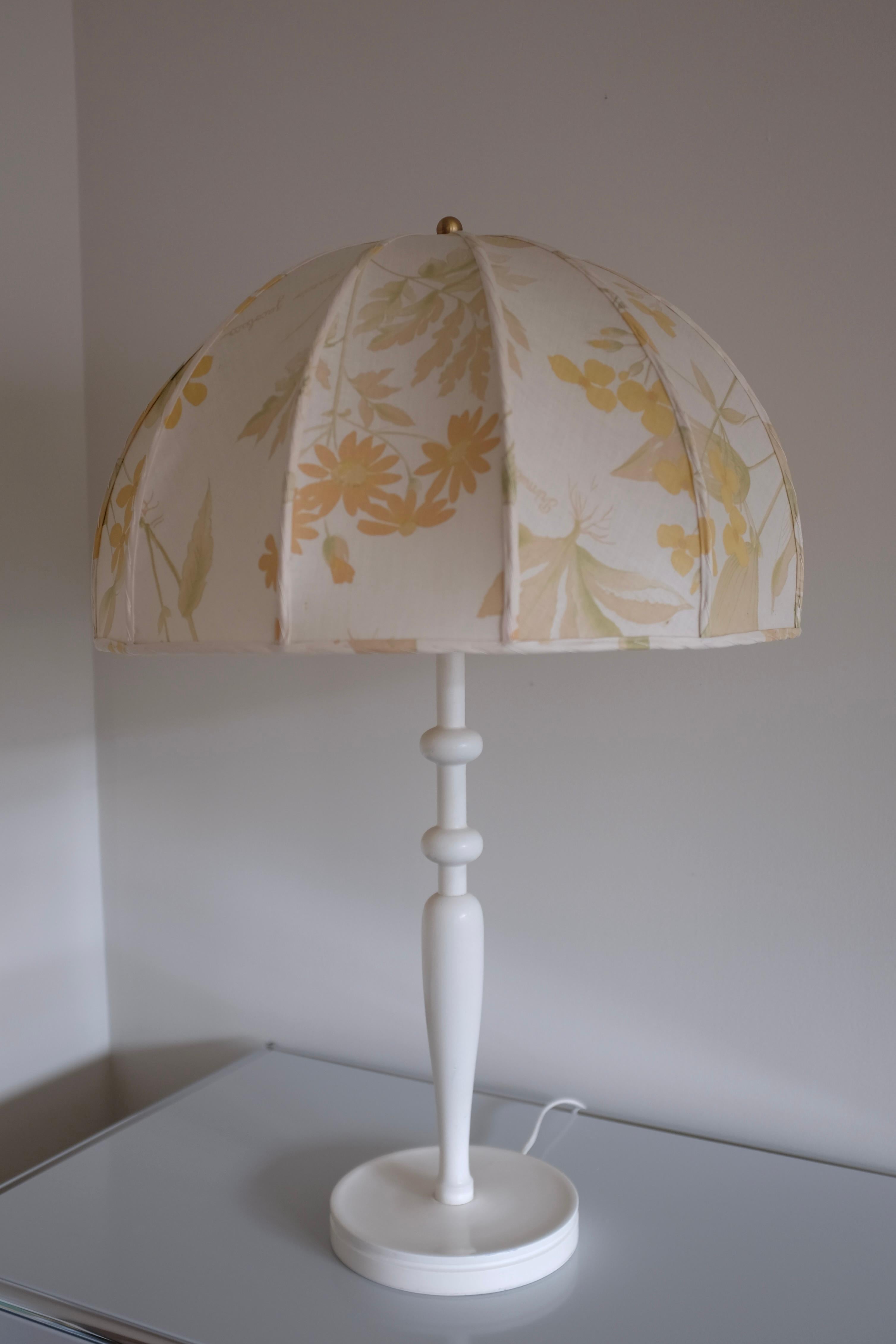Table lamp modell 2563 by Josef Frank For Sale 2