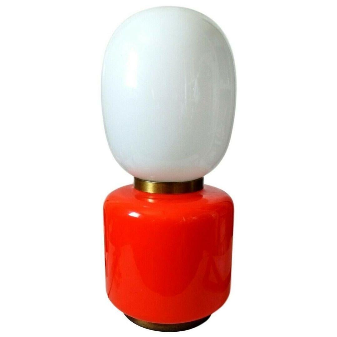 large table lamp, to be used also on the floor, mazzega 1960s production, in murano glass in shades of white and orange, with brass finishes, both for the lower and central ferrules

it measures just under 70 centimeters in height, 30 centimeters