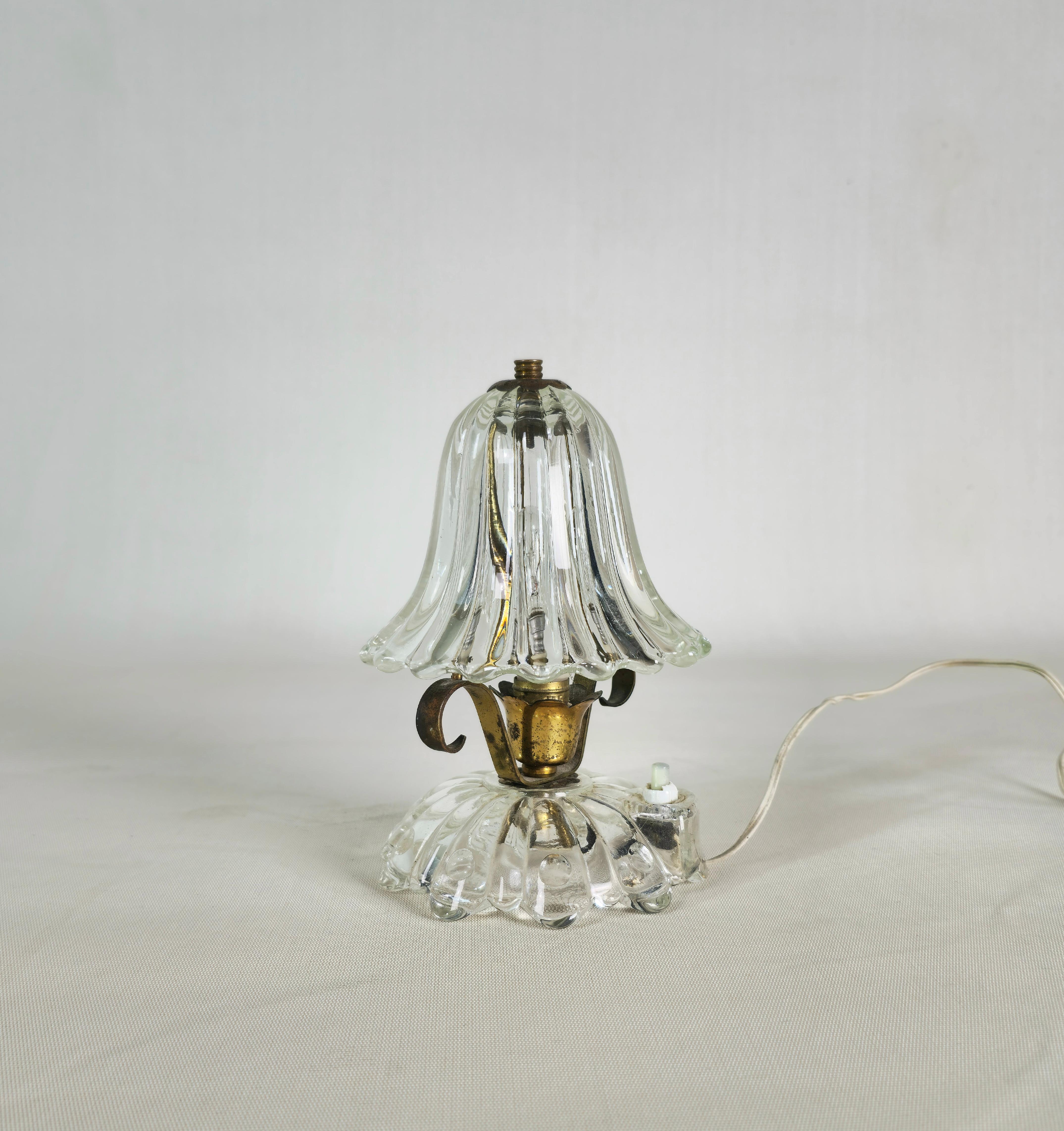 Small table lamp produced in Italy in the 1950s by Barovier and Toso.
The table lamp is made with a brass structure with a Murano glass diffuser and base.


Note: We try to offer our customers an excellent service even in shipments all over the