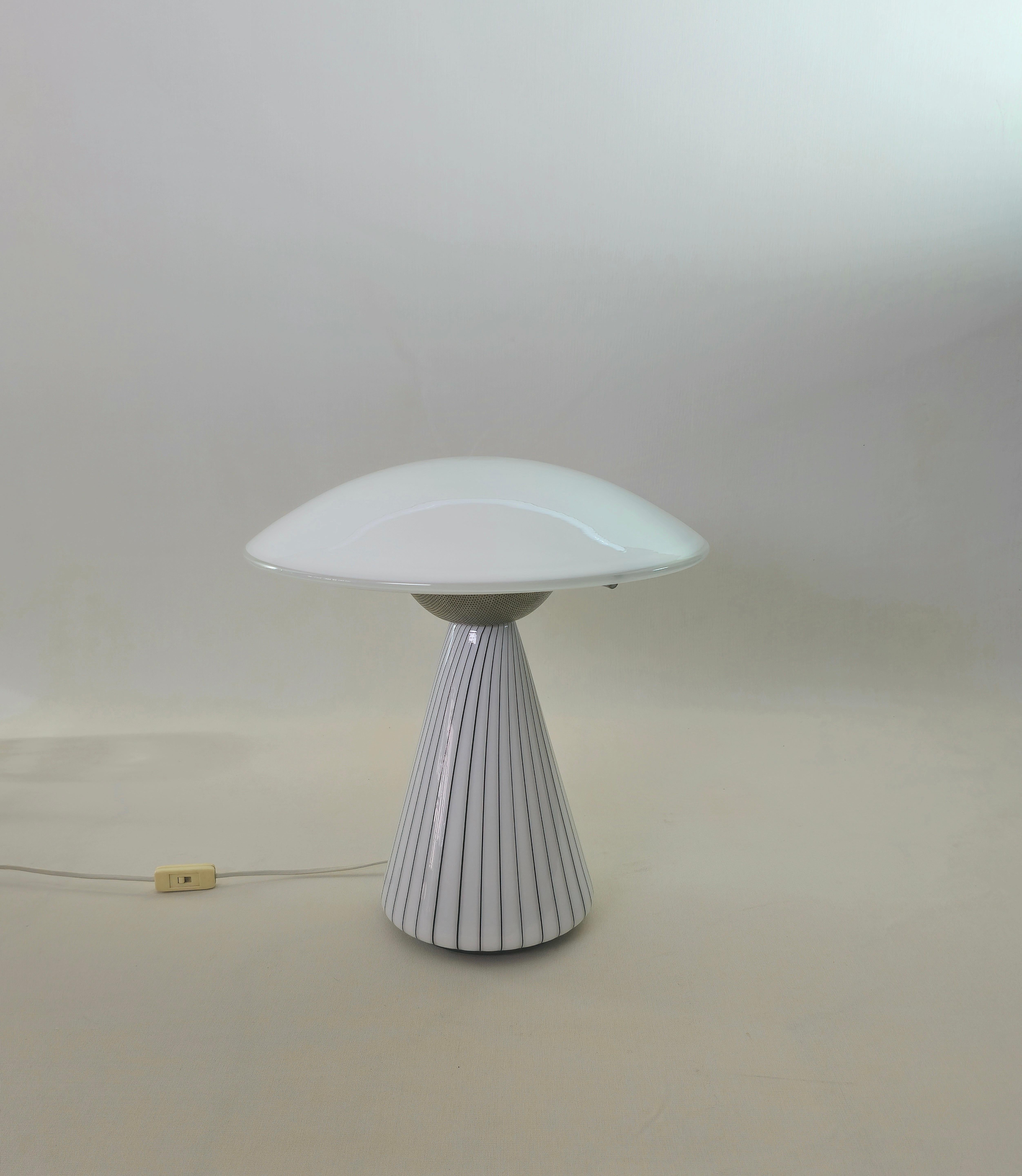 Lampe de table en verre de Murano Design/One Italie du milieu du siècle 1980 en vente 8