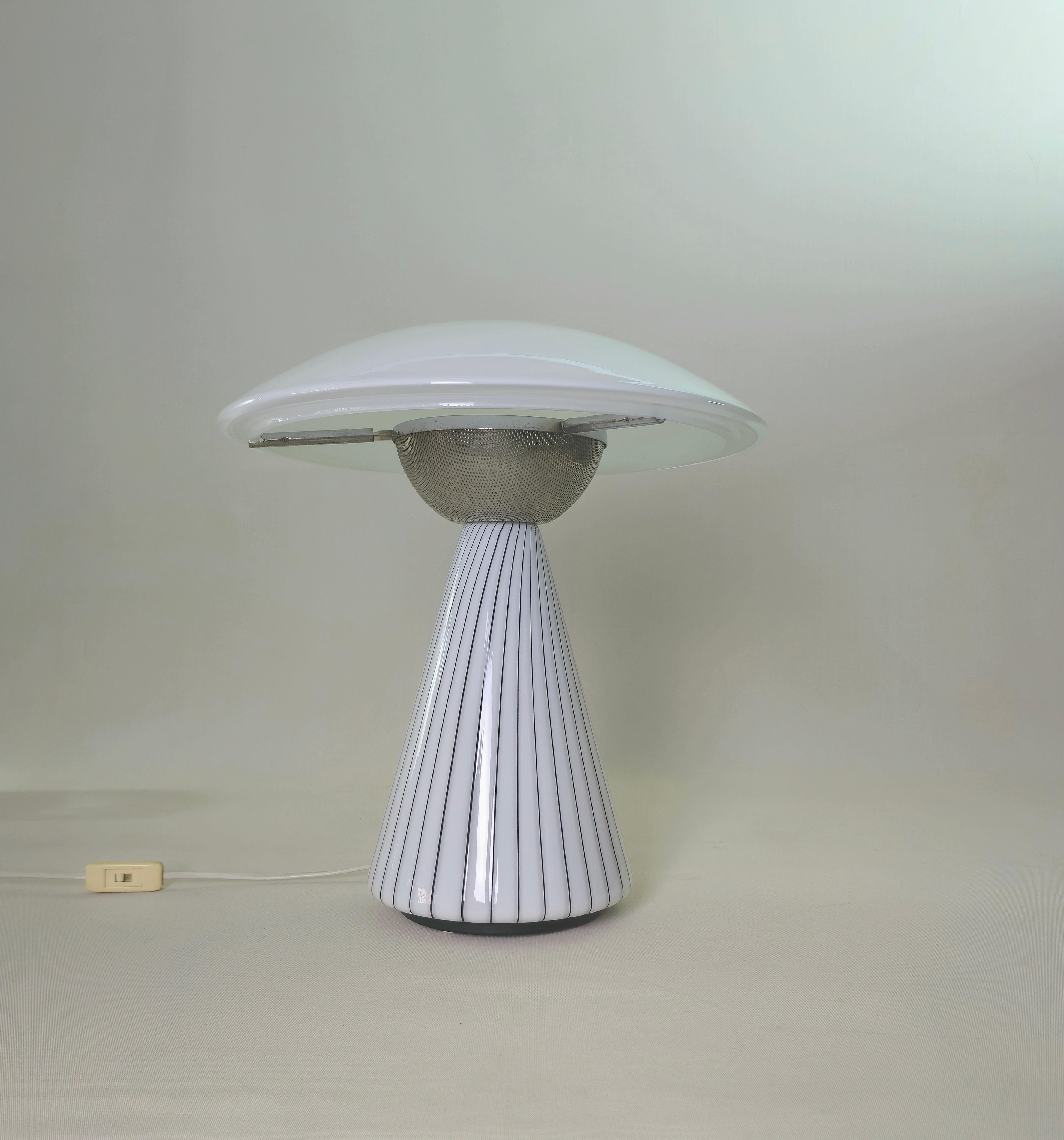 Mid-Century Modern Lampe de table en verre de Murano Design/One Italie du milieu du siècle 1980 en vente