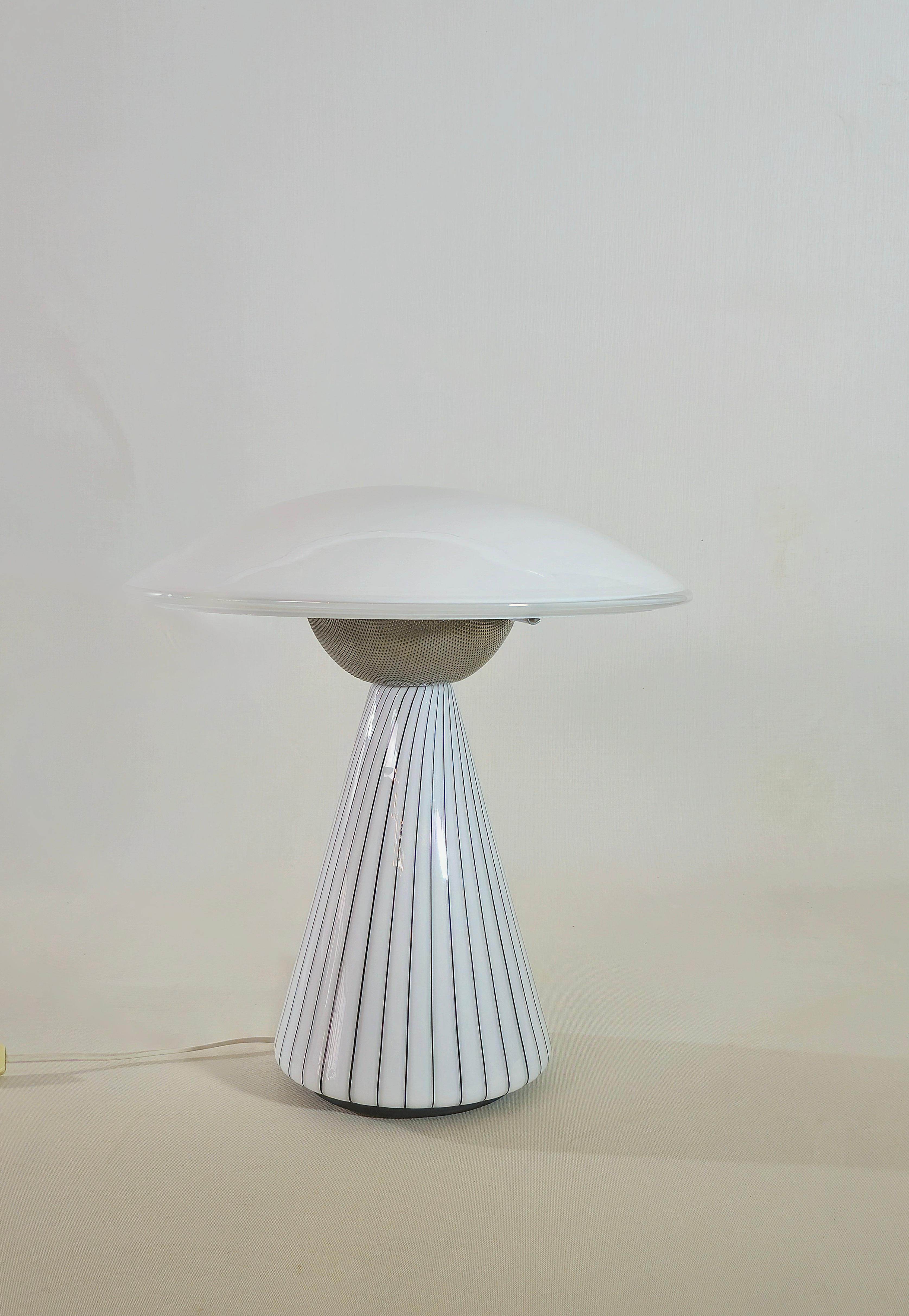 italien Lampe de table en verre de Murano Design/One Italie du milieu du siècle 1980 en vente