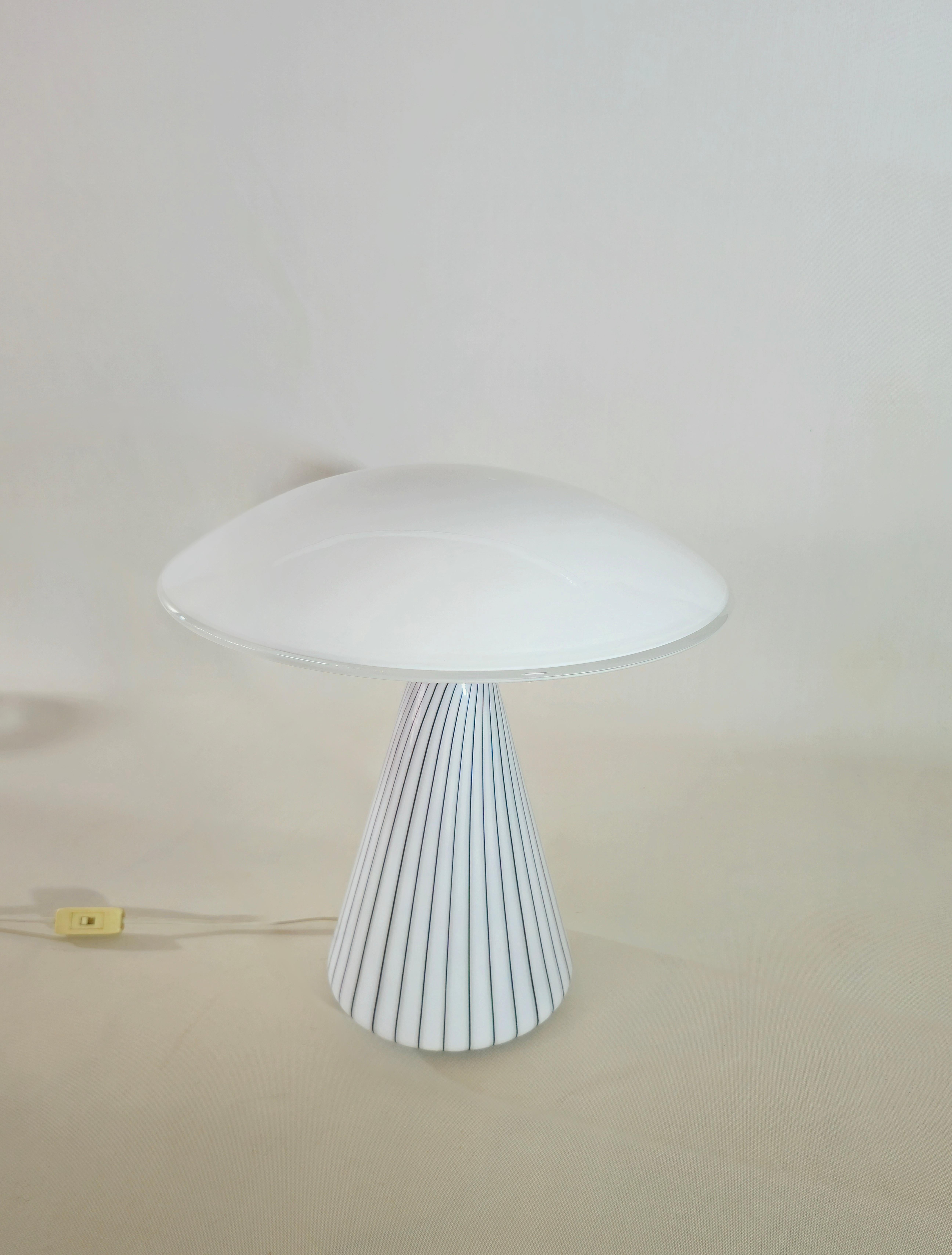 Lampe de table en verre de Murano Design/One Italie du milieu du siècle 1980 en vente 2