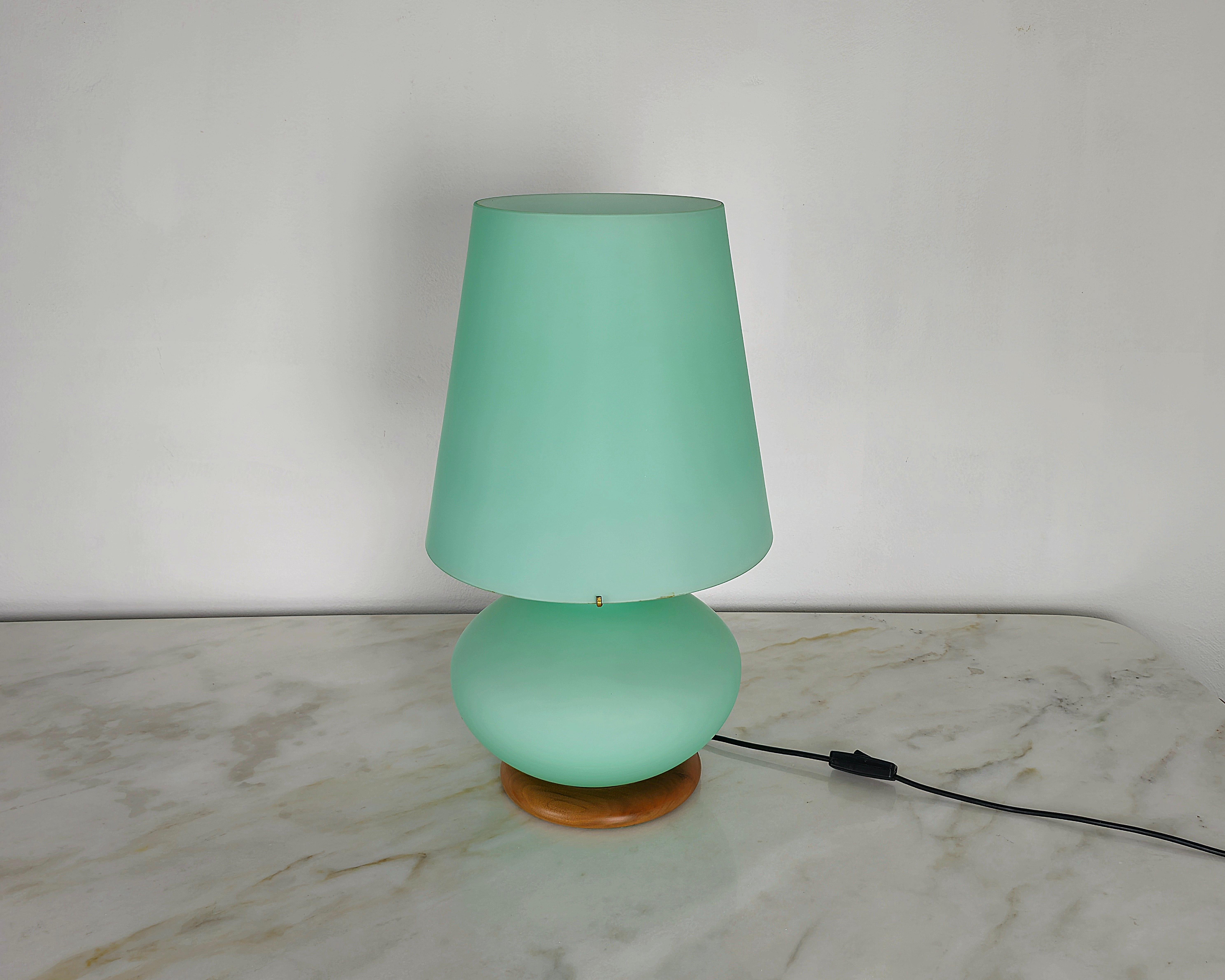 Mid-Century Modern Lampe de table Murano Glass Wood Midcentury Modern Italian Design 1980 en vente