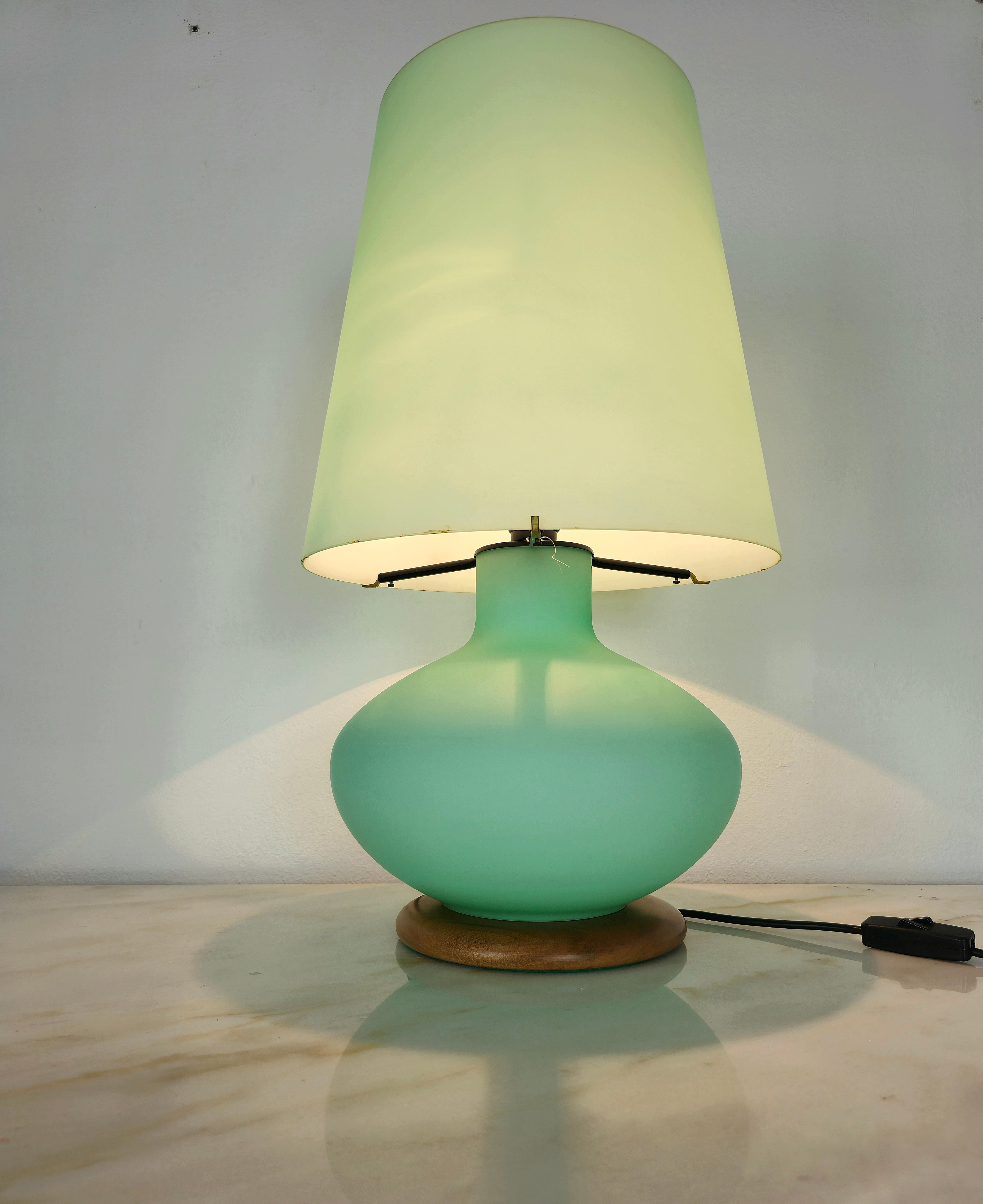 Lampe de table Murano Glass Wood Midcentury Modern Italian Design 1980 en vente 2