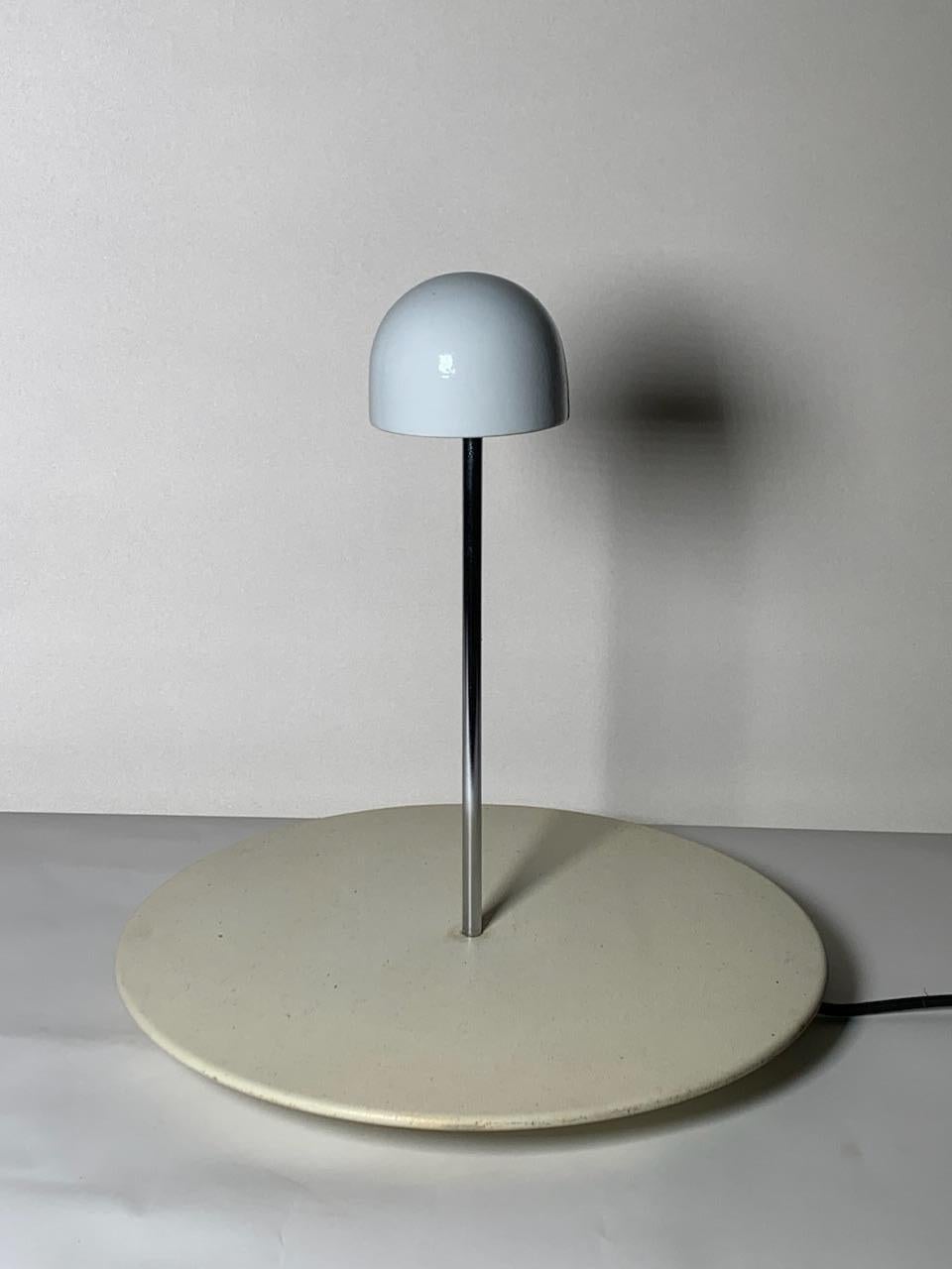 Tischlampe Nemea, Modell von Vico Magistretti für Artemide (Italienisch) im Angebot
