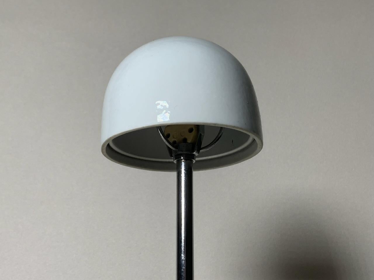 Laqué Lampe de bureau Nemea de Vico Magistretti pour Artemide en vente