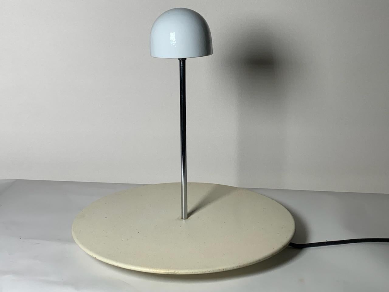 Table Lamp Nemea Model by Vico Magistretti for Artemide In Excellent Condition For Sale In Milan, Italy