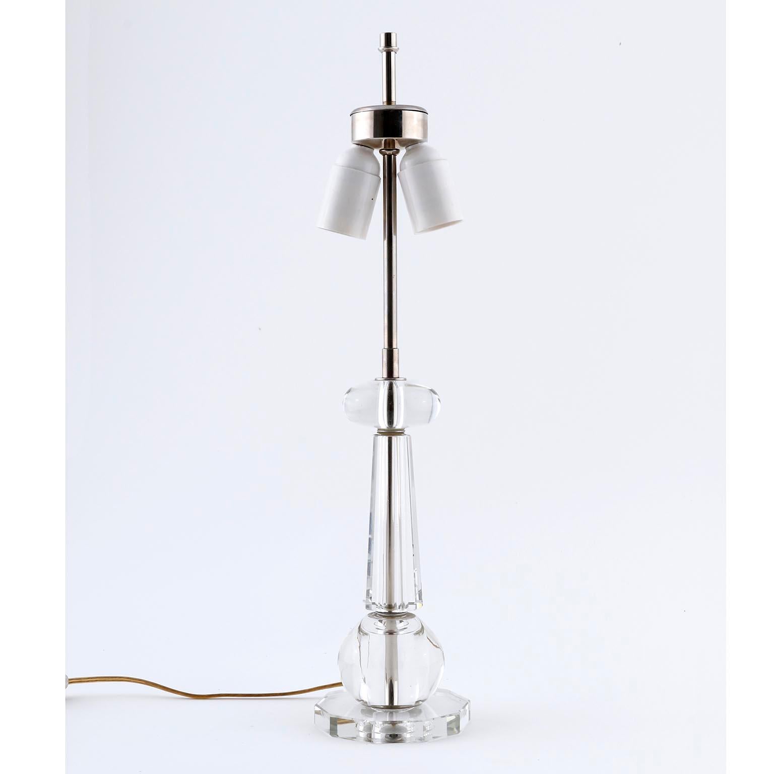 Autrichien Lampe de table, abat-jour en cristal taillé au nickel et verre blanc, Autriche, années 1950 en vente