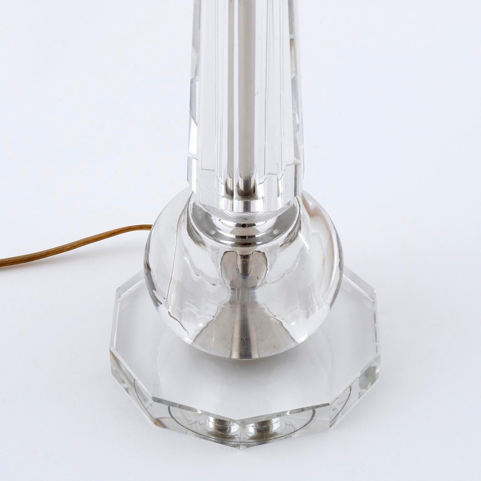 Laiton Lampe de table, abat-jour en cristal taillé au nickel et verre blanc, Autriche, années 1950 en vente