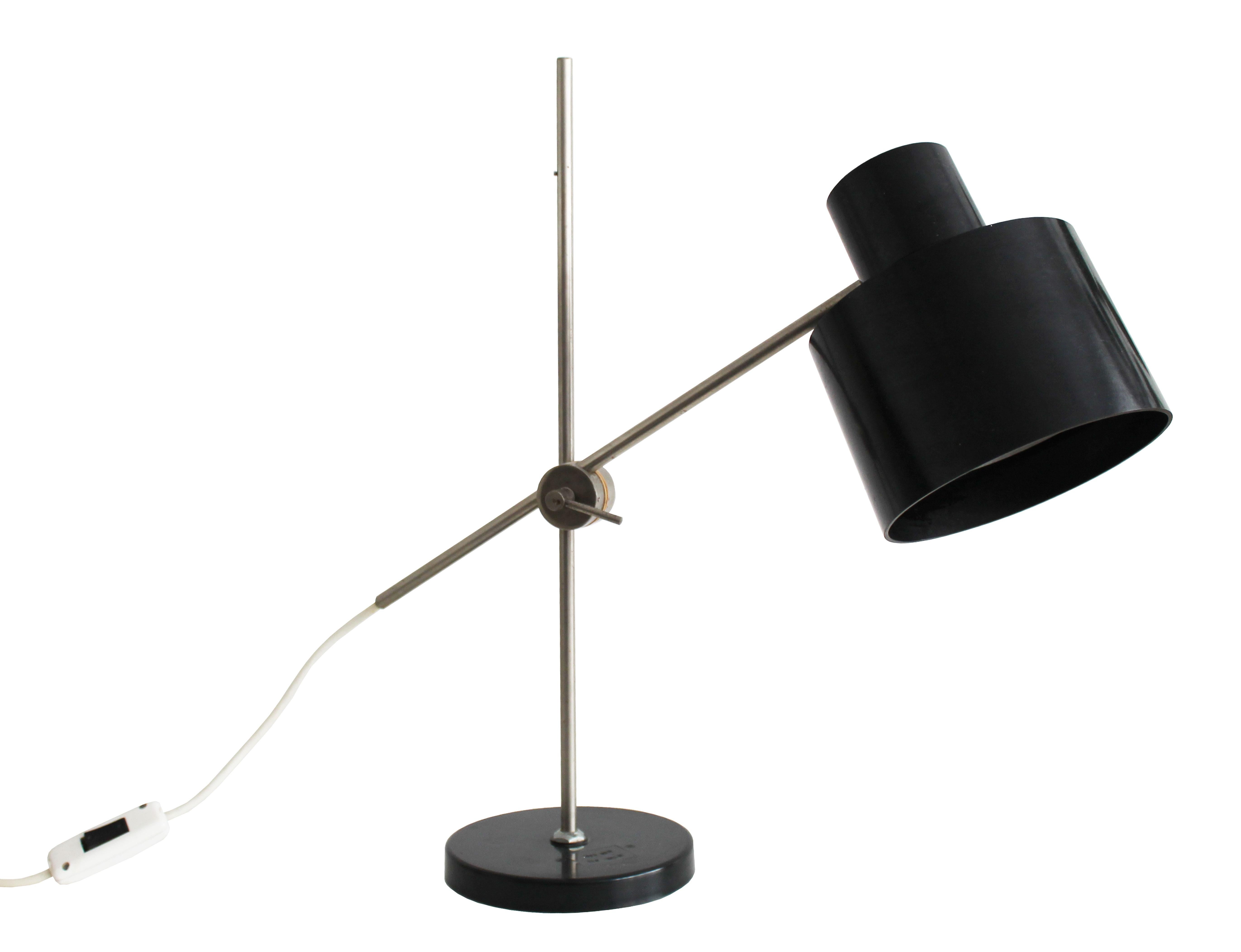 This now iconic piece is a Bakelite table lamp, type 102 01 nicknamed 