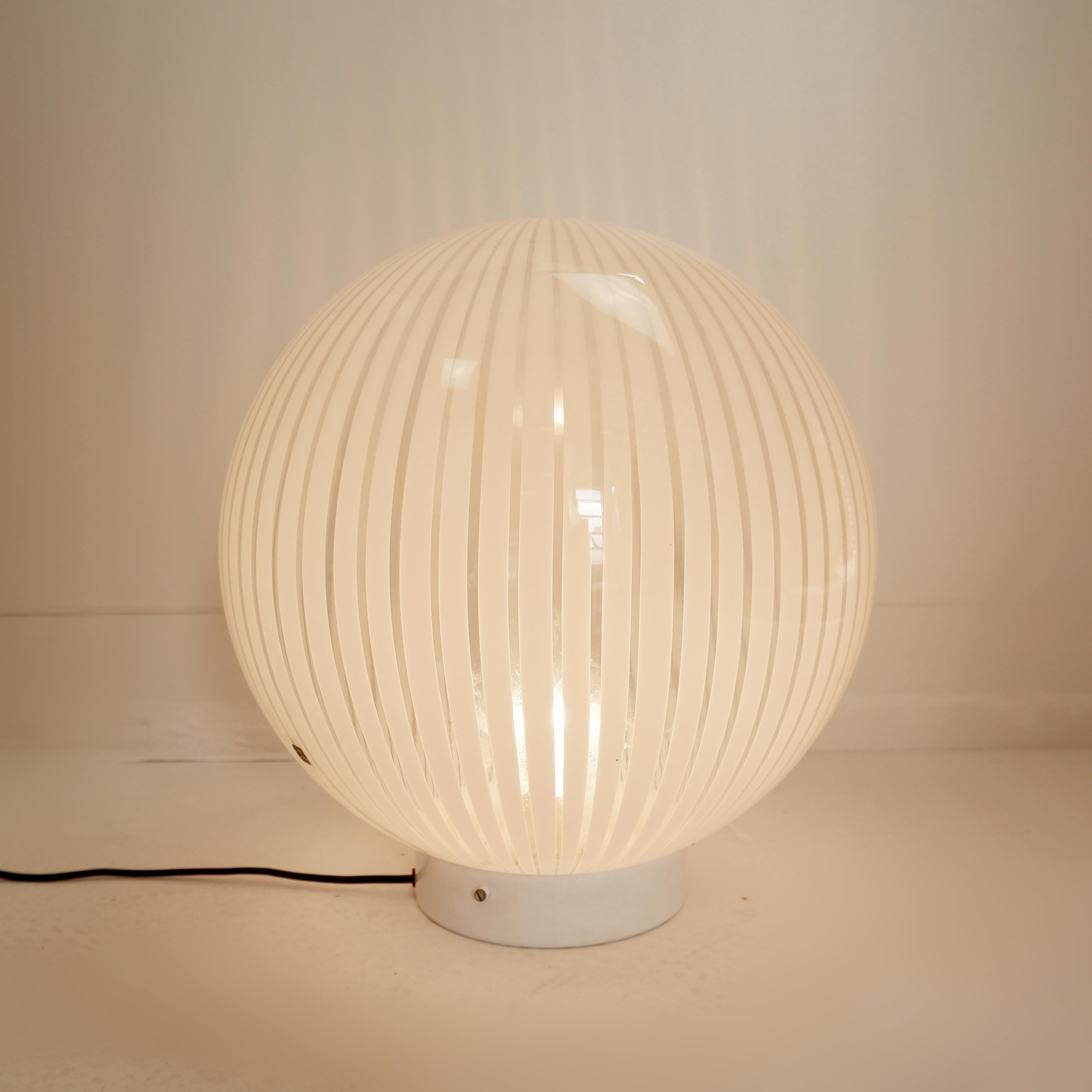 Table lamp of the Tessuti series for Venini, Murano 1960s - Ø 40cm For Sale 4