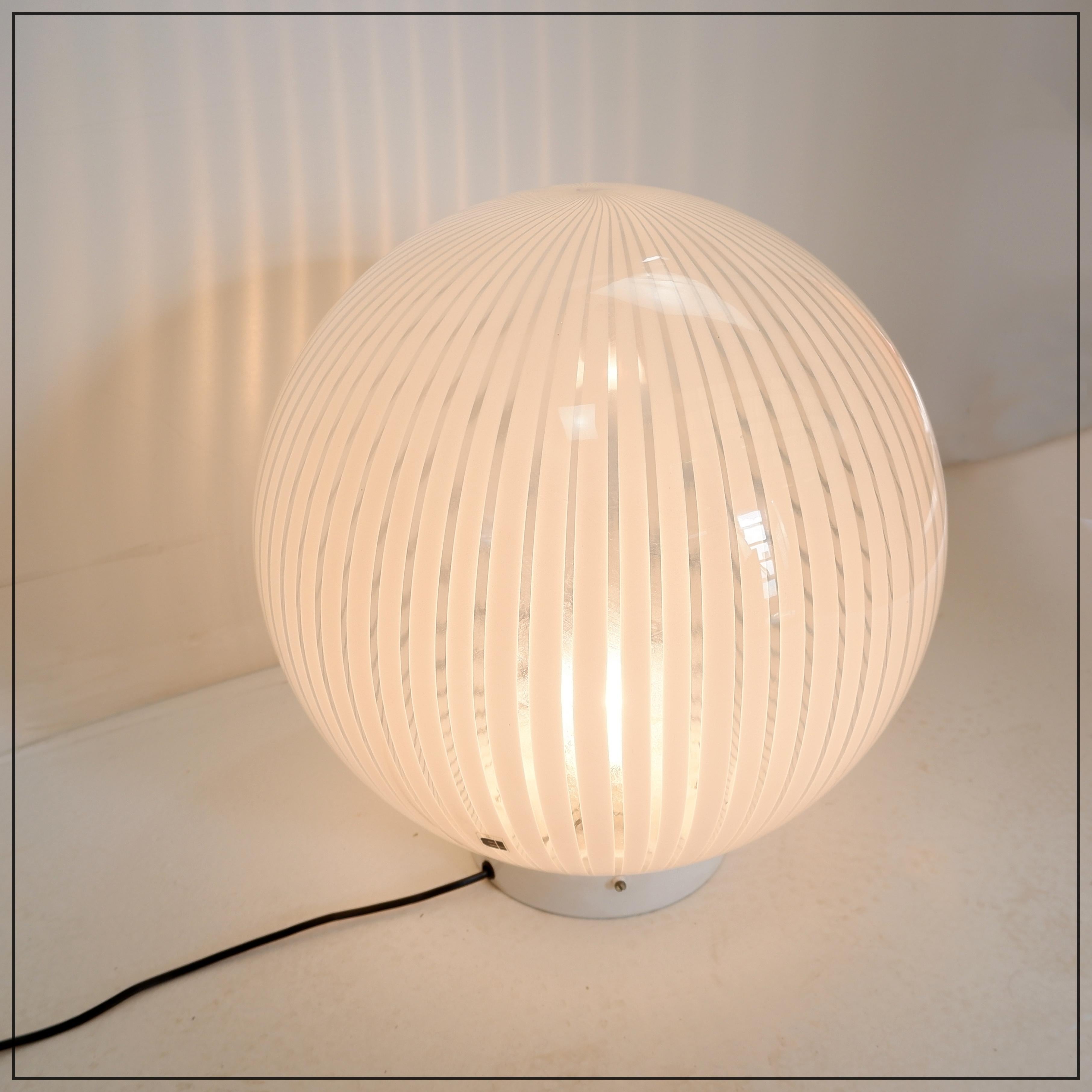 Metal Table lamp of the Tessuti series for Venini, Murano 1960s - Ø 40cm For Sale