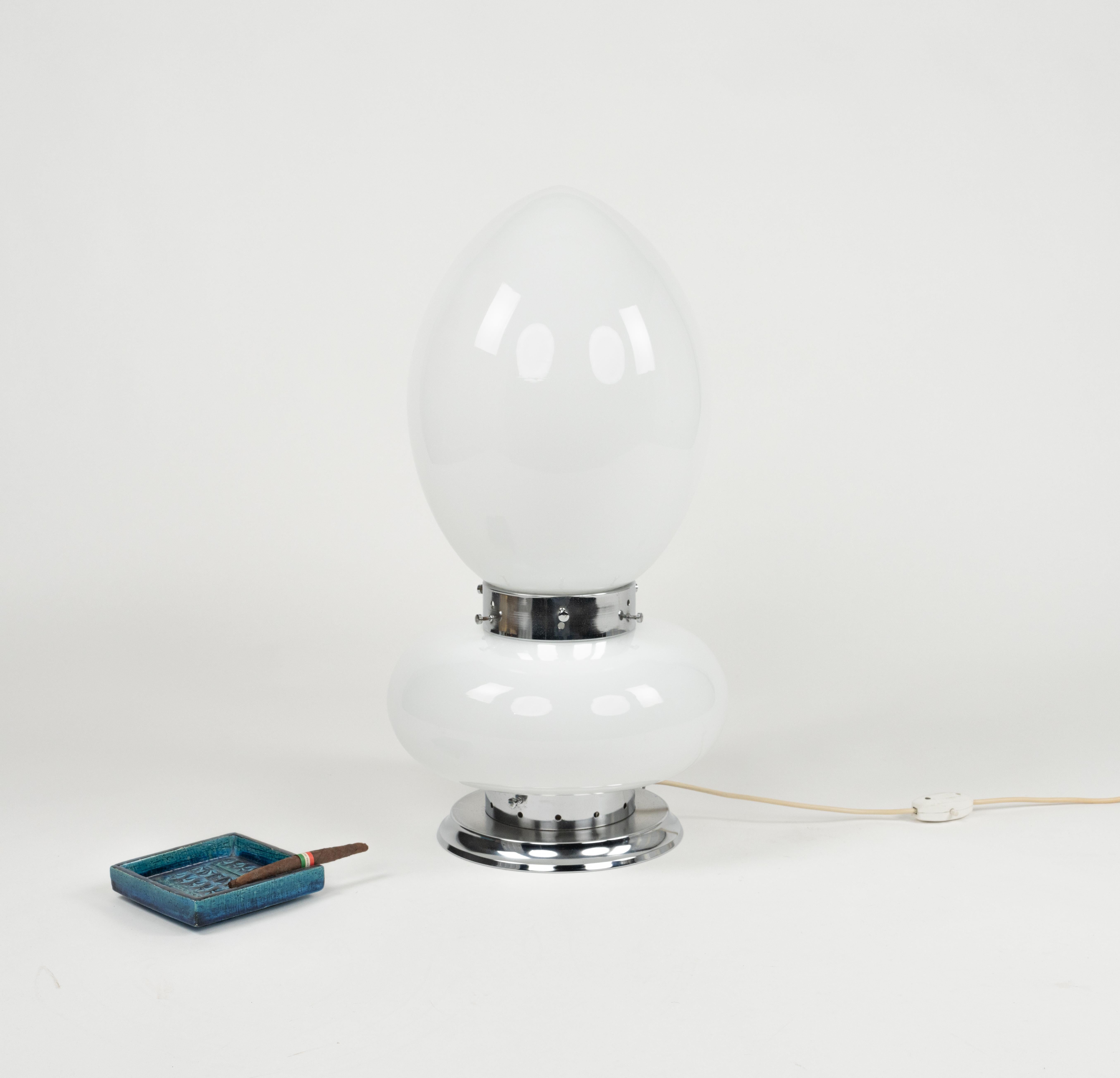 Table Lamp Opaline Glass and Chrome by Carlo Nason for Mazzega, Italy 1960s In Good Condition For Sale In Rome, IT