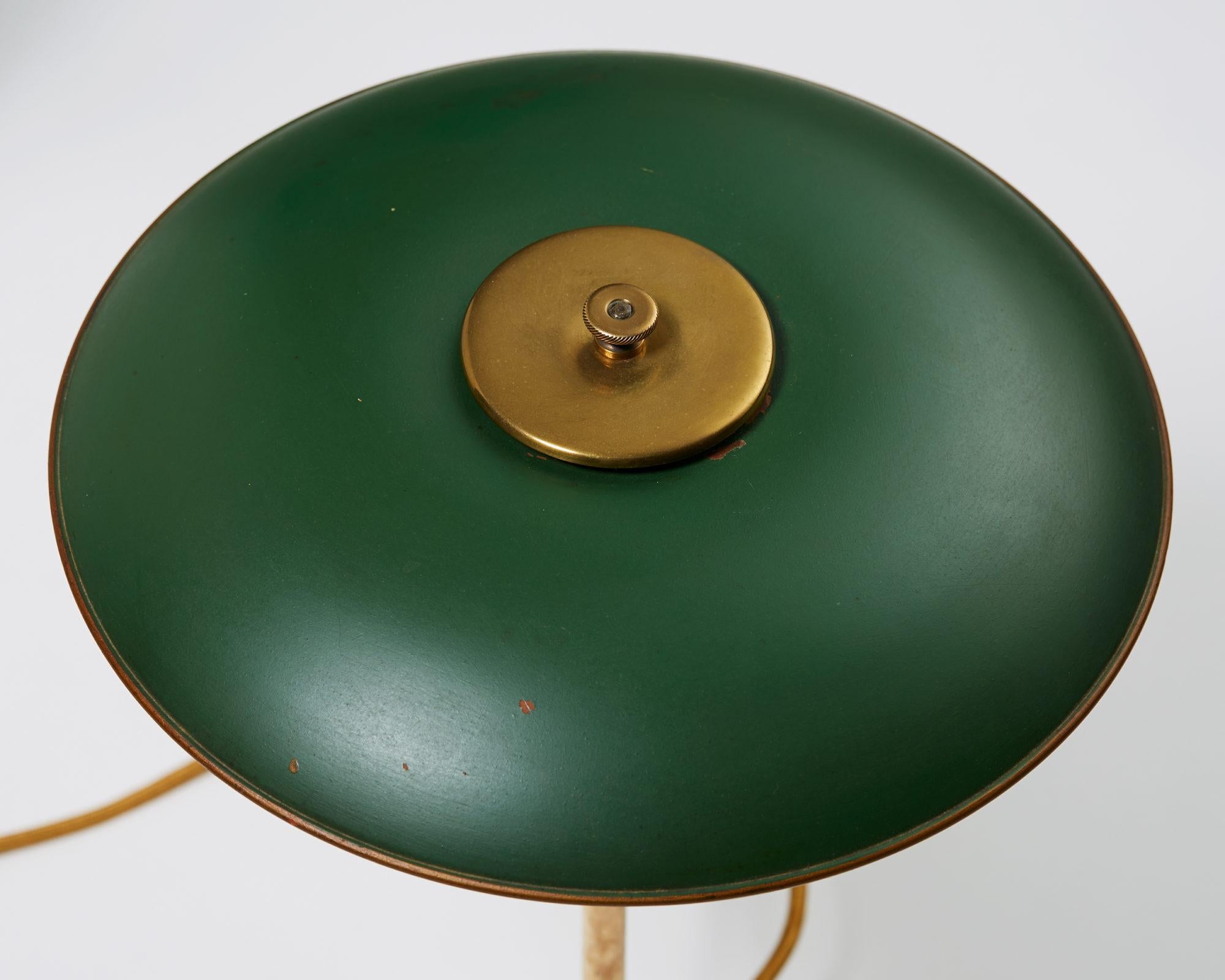Danish Table lLmp PH 3/2 designed by Poul Henningsen, Louis Poulsen, Denmark. 1926-1927