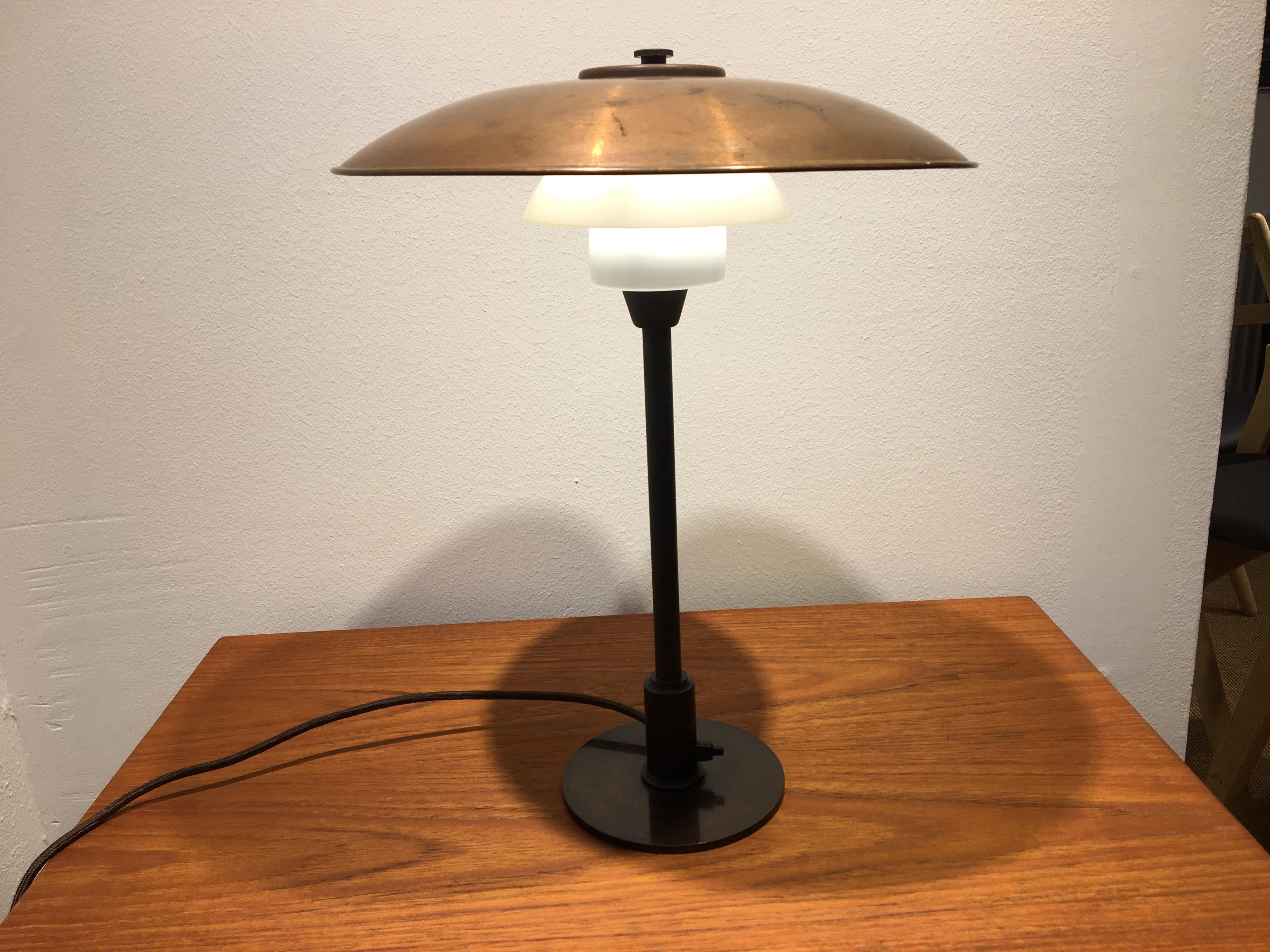 Table Lamp PH 3, 5/2 designed by Poul Henningsen for Louis Poulsen, 1935 In Good Condition For Sale In Odense, Denmark