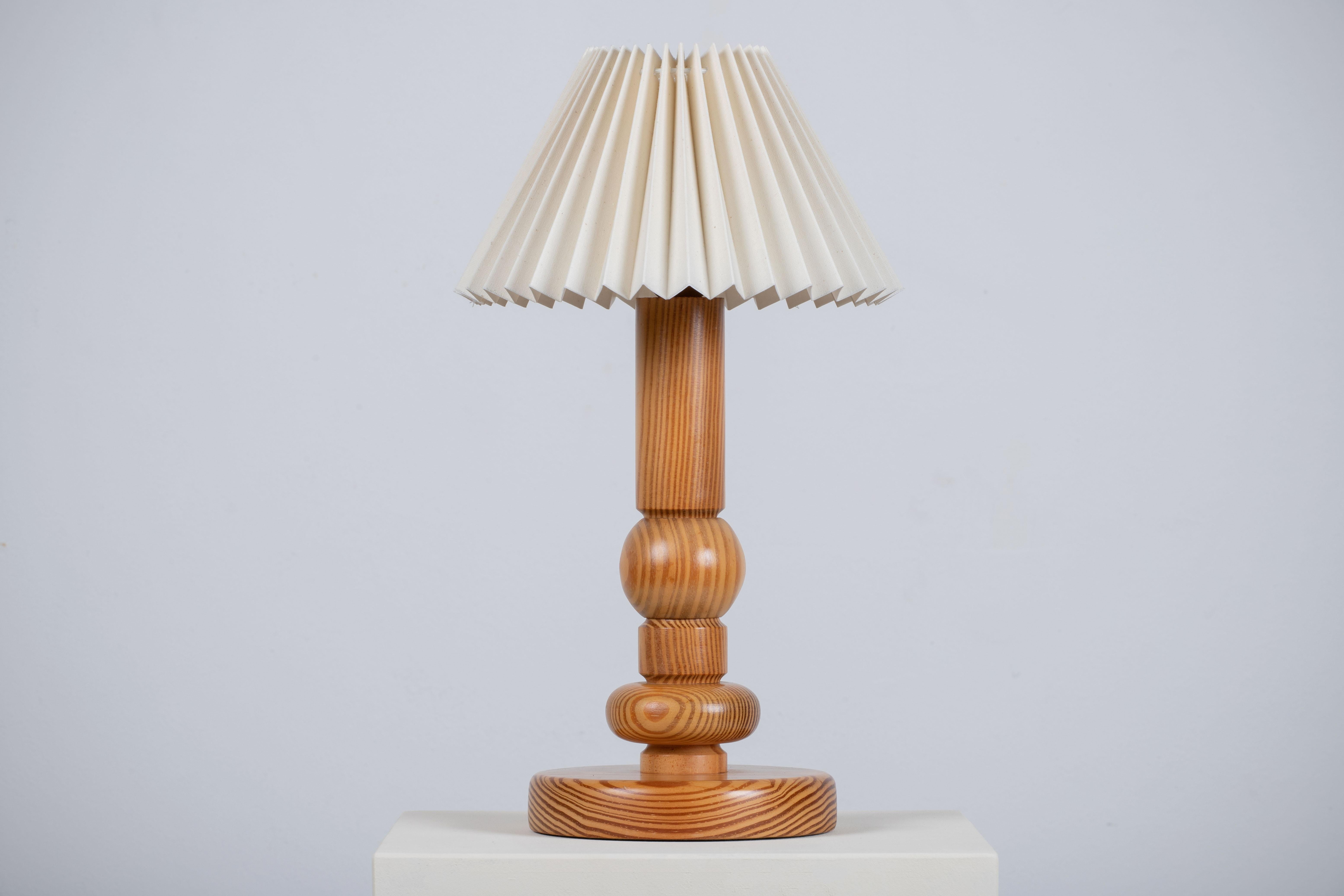 Table Lamp, Pine, Sweden, 1970 In Good Condition In Wiesbaden, DE