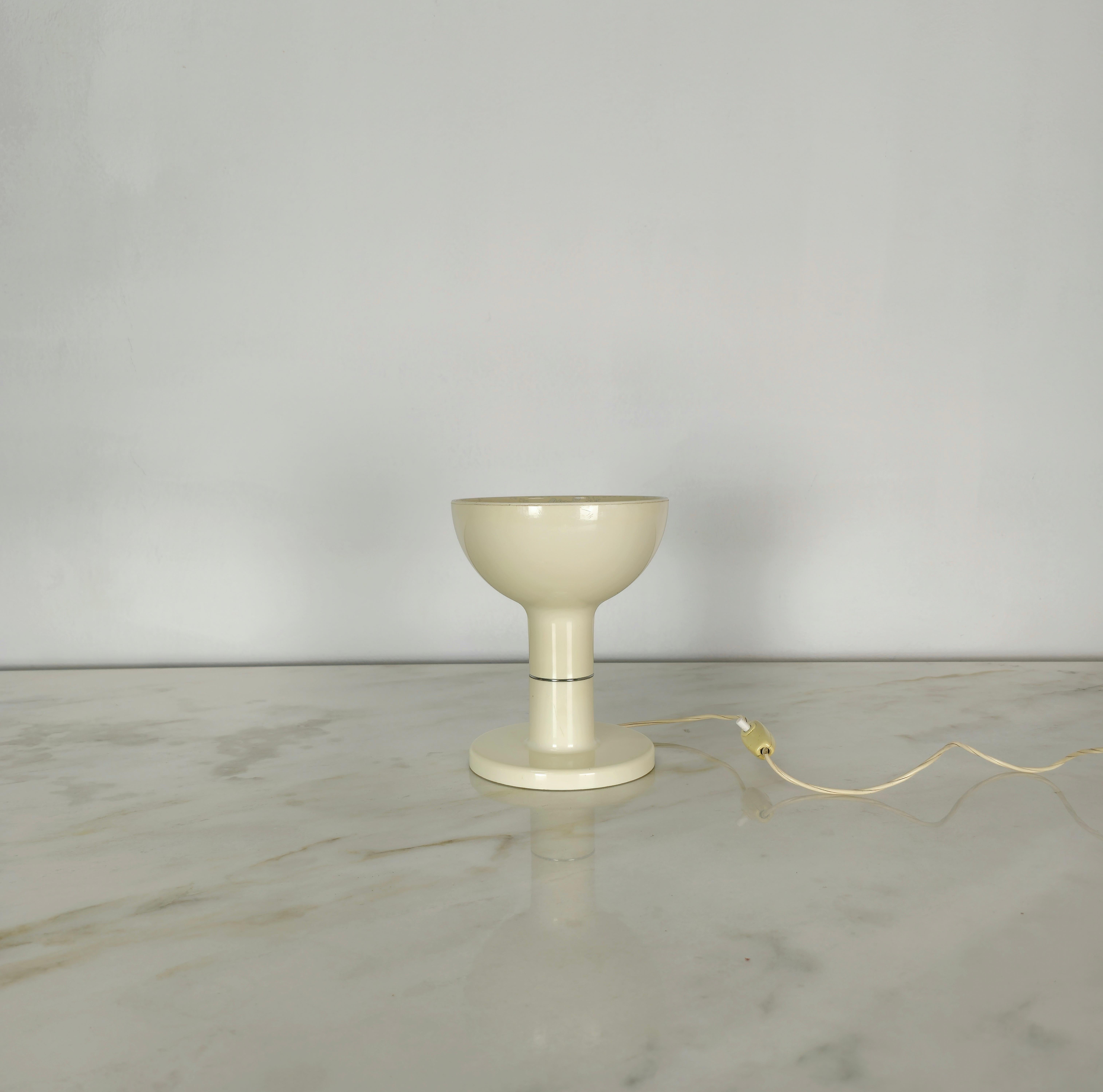 Table lamp with 1 E27 light in cream-colored enamelled plastic material with chromed accessory. Made in Italy in the 1970s.



Note: We try to offer our customers an excellent service even in shipments all over the world, collaborating with one of