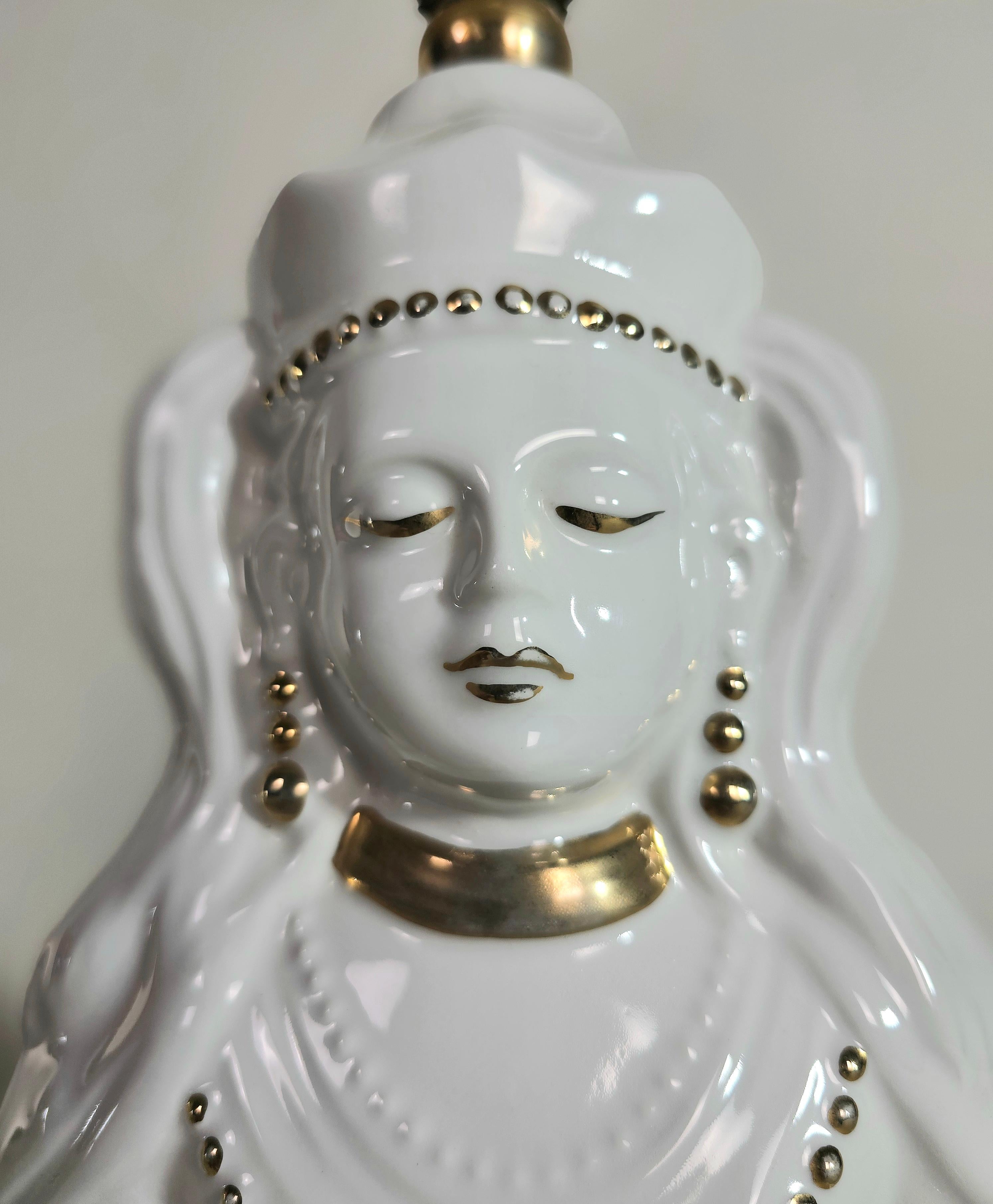 Large table lamp in white enamelled porcelain with golden definitions depicting an  indian woman. The lamp is sold without diffuser. Italian product, 60s/70s period.



Note: We try to offer our customers an excellent service even in shipments all