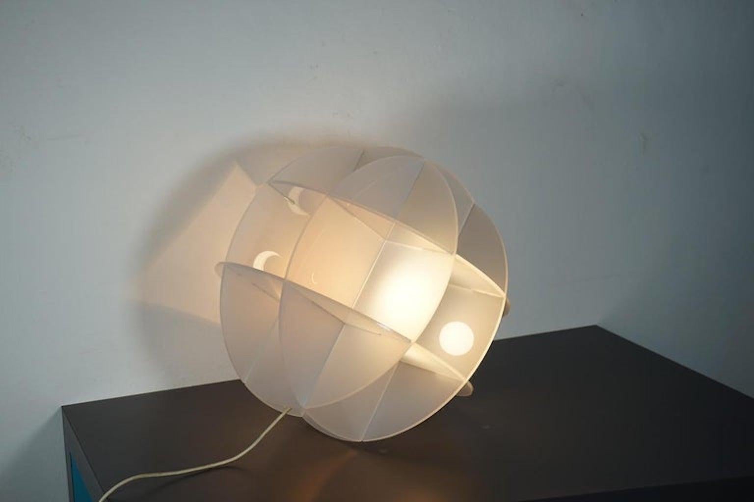 Modern Table Lamp Quasar Model by Gianfranco Fini for Edition New Lamp, Italy For Sale