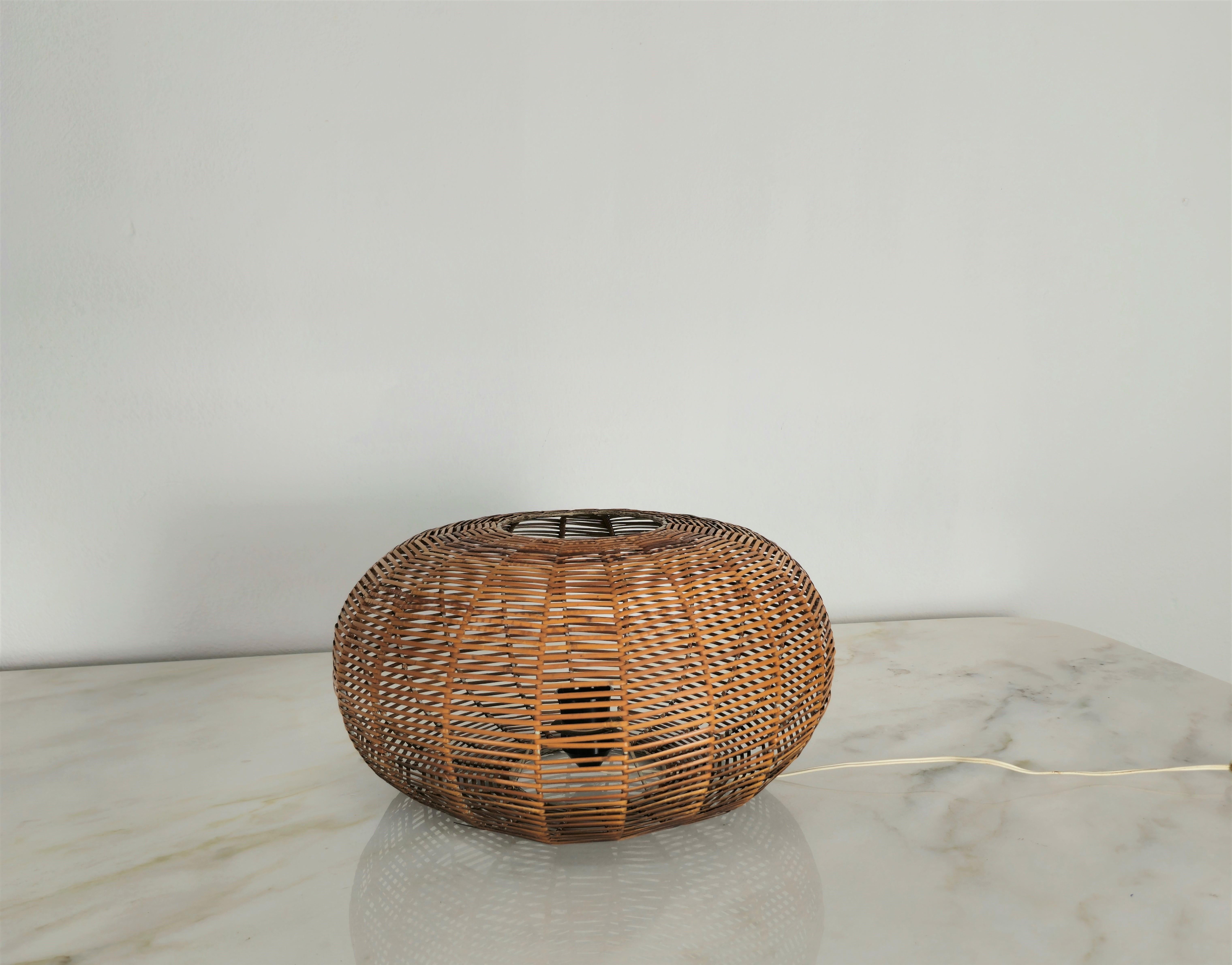 Enameled Table Lamp Rattan Enamelled Metal Lighting Midcentury Italian Design 1970s For Sale