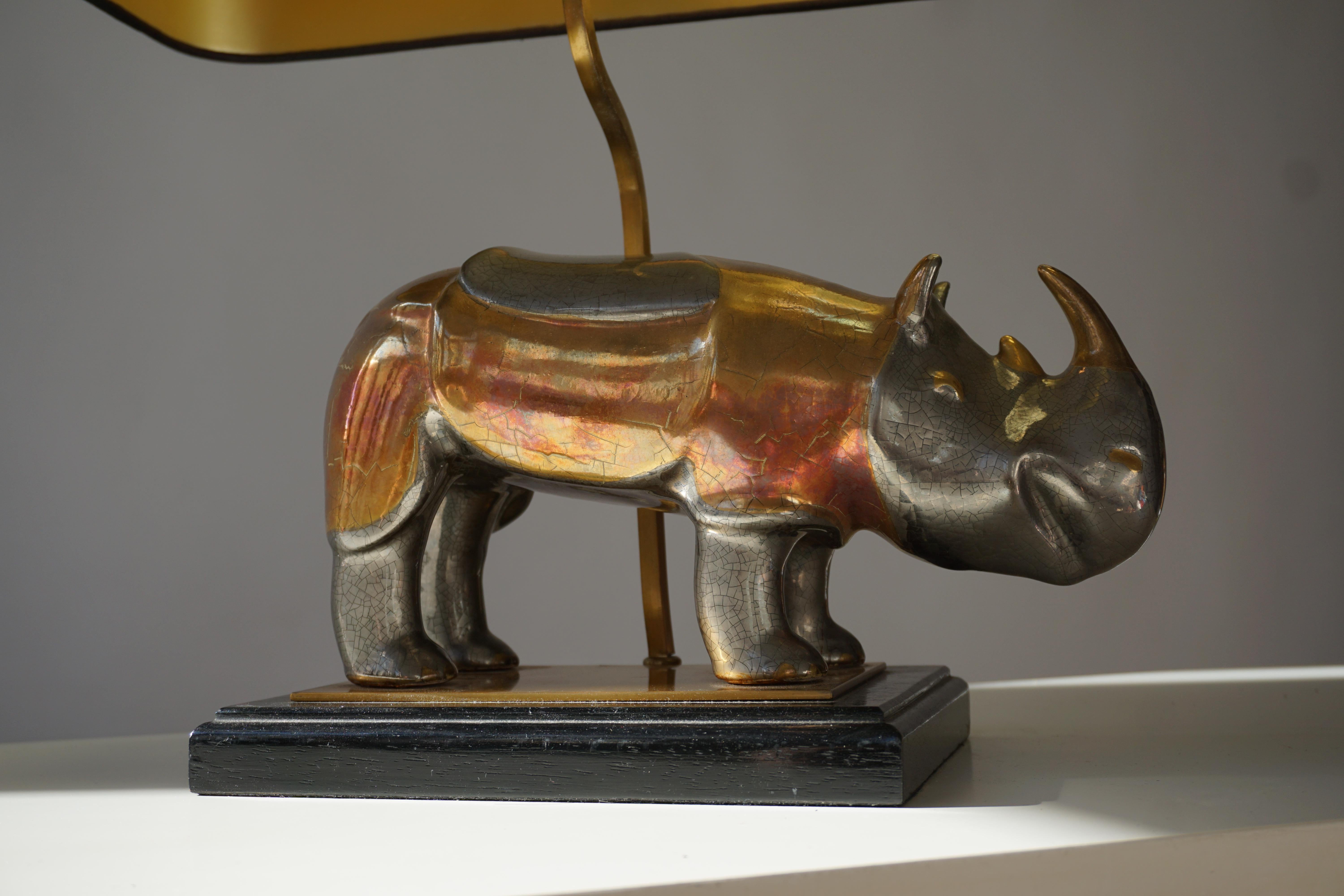 Lampe de bureau Rhino Lamp en laiton avec abat-jour d'origine en vente 2