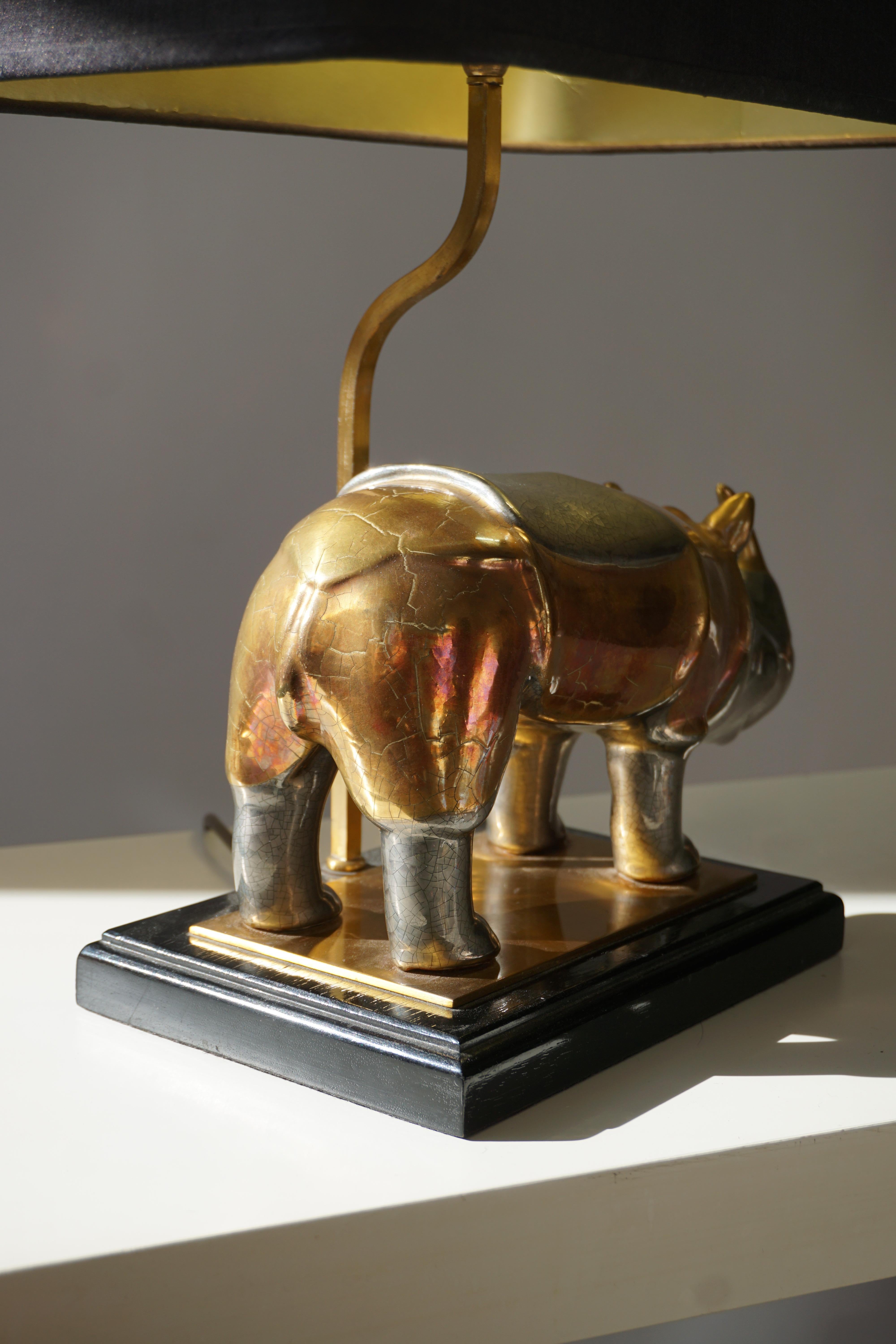 Lampe de bureau Rhino Lamp en laiton avec abat-jour d'origine en vente 6