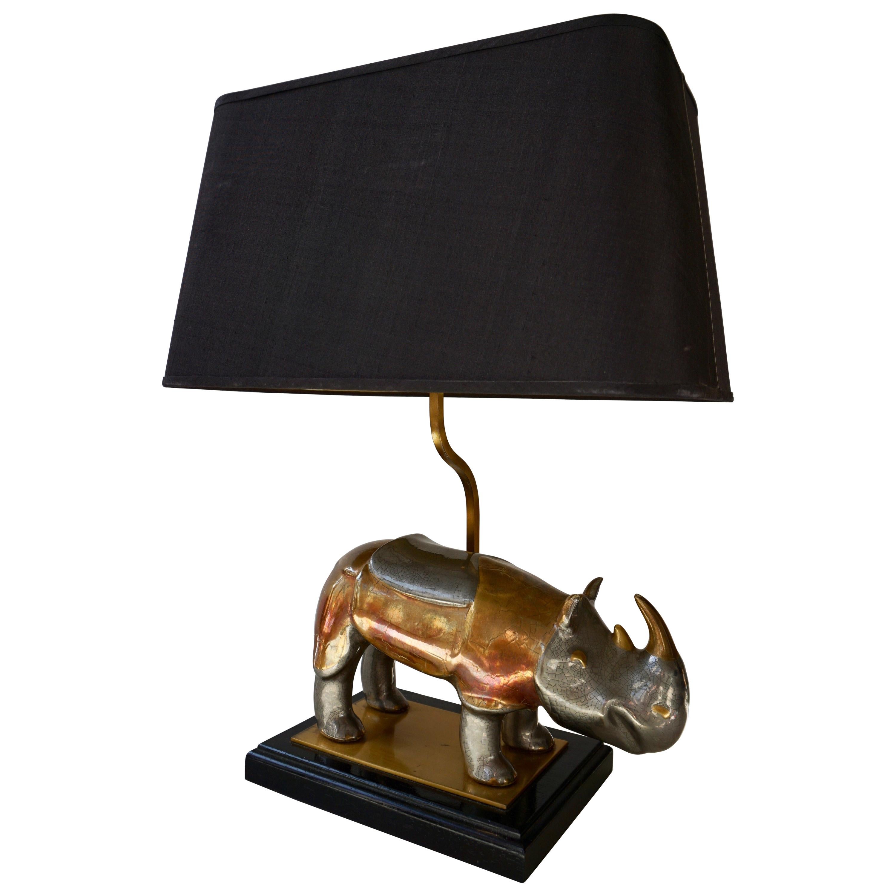 Tischlampe „Rhino-Lampe“ aus Messing mit Original-Schirm im Angebot