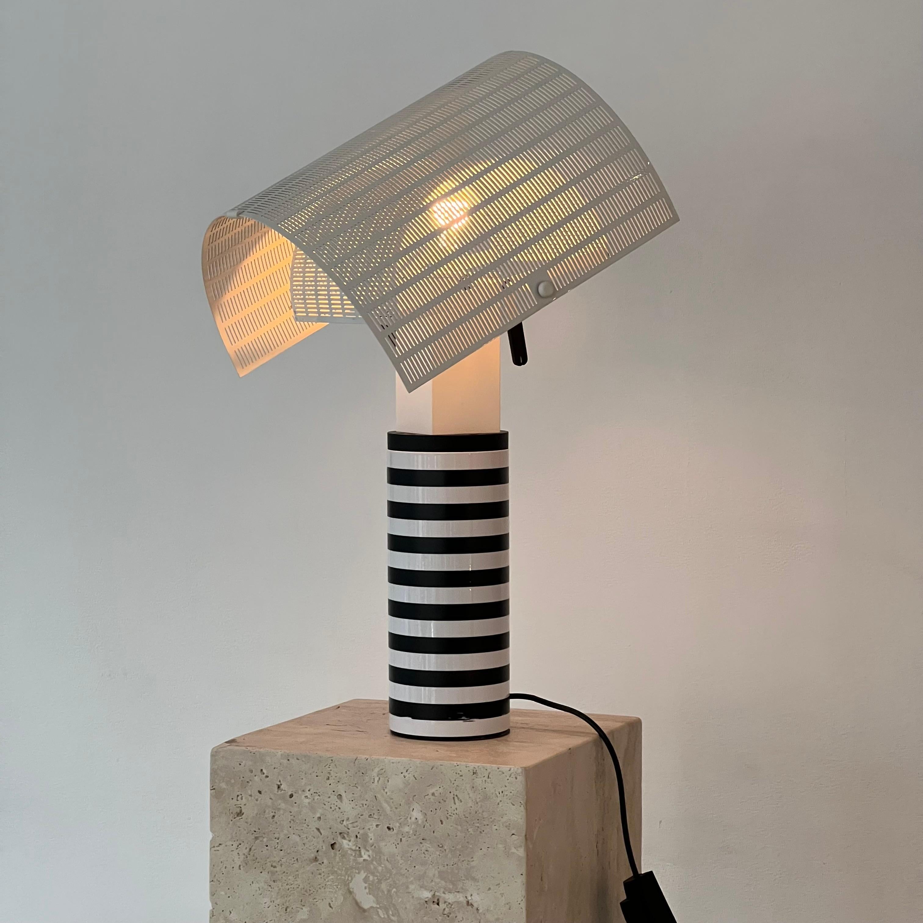 This light fixture was designed by Italian designer Mario Botta for Artemide in Italy in the 1980s. The inspiration of Japan is very present in this luminary. Indeed, the term 