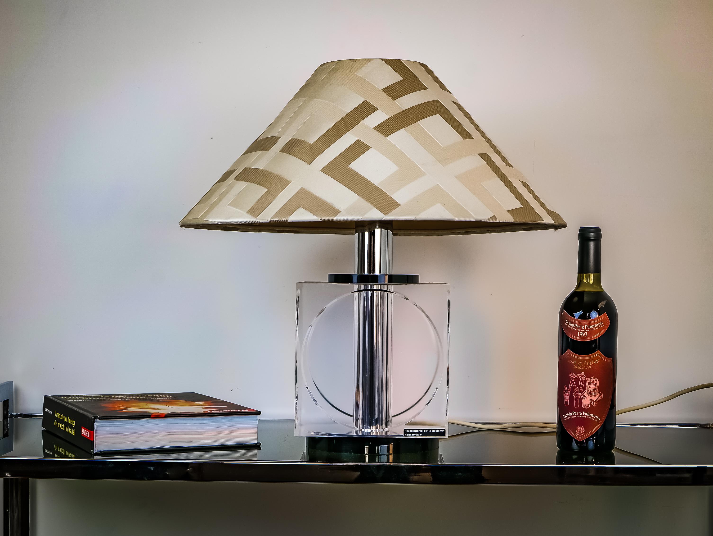 Table lamp in Lucite signed by the Italian designer Felice Antonio Botta, Firenze, Italy, circa 1970.
Original label still attached.