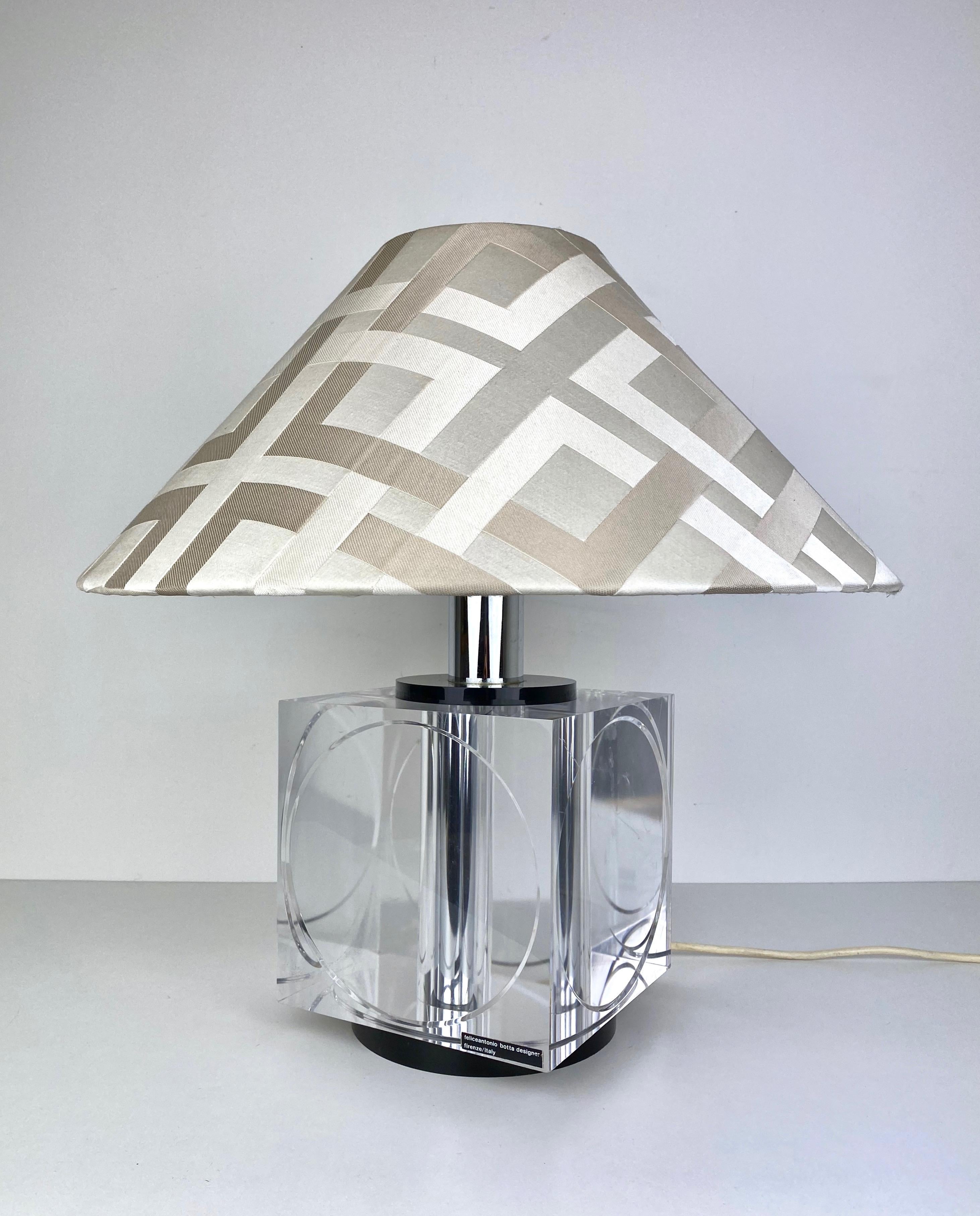 Mid-Century Modern Table Lamp Signed Felice Antonio Botta in Lucite, Firenze, Italy, 1970s For Sale