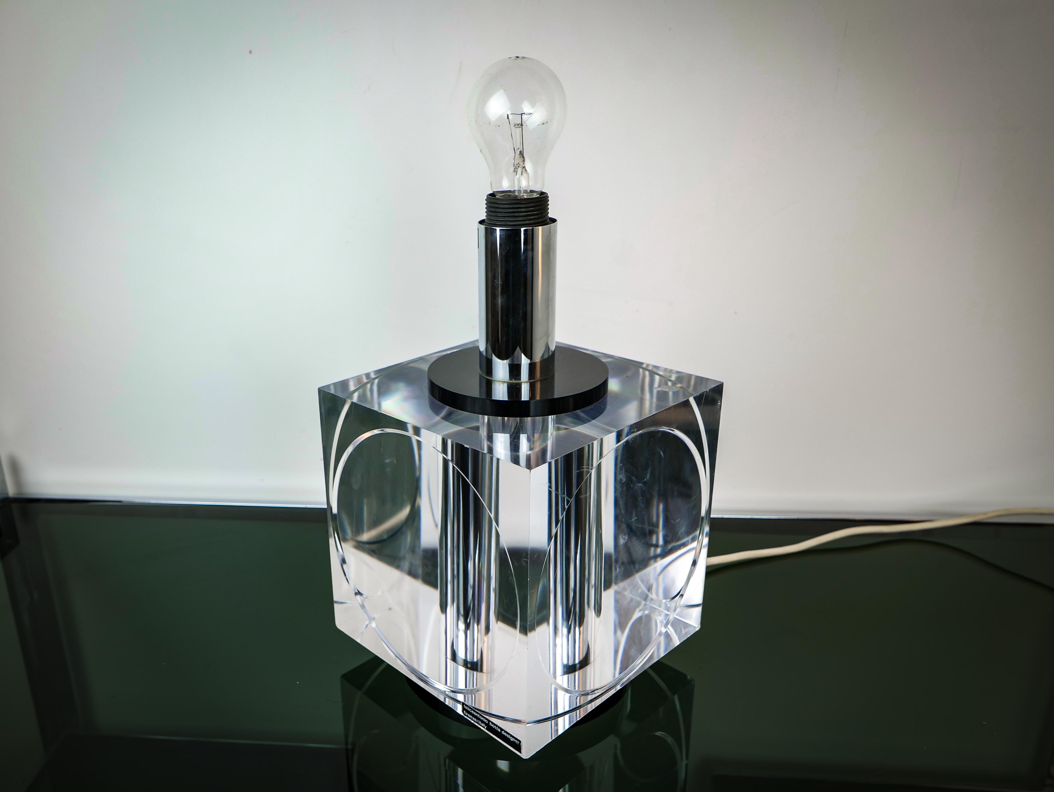 Table Lamp Signed Felice Antonio Botta in Lucite, Firenze, Italy, 1970s In Good Condition For Sale In Rome, IT