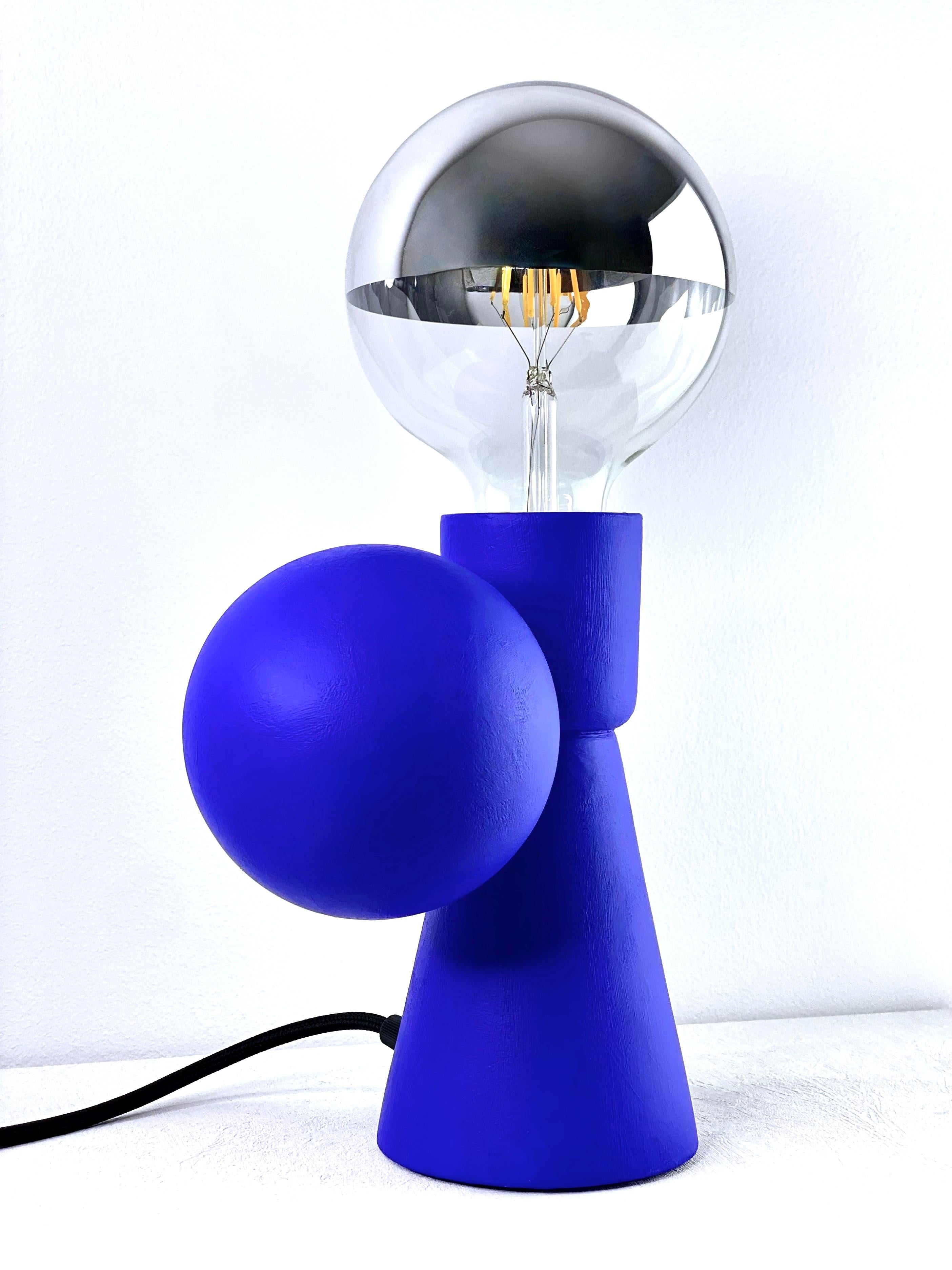 XXIe siècle et contemporain Lampe à poser contemporaine en grès bleu mat, design minimaliste SIRENA en vente