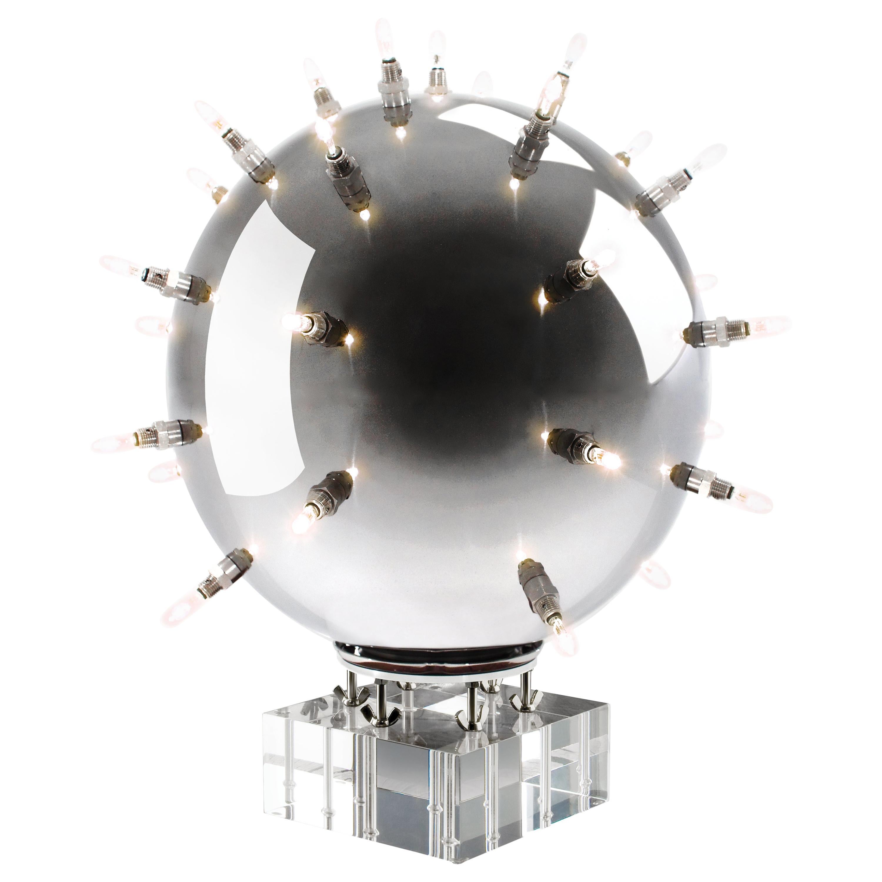 Lampe de table Sphère Spoutnik Miroir en acier poli Design Colletible Fabriqué à la main Italie en vente