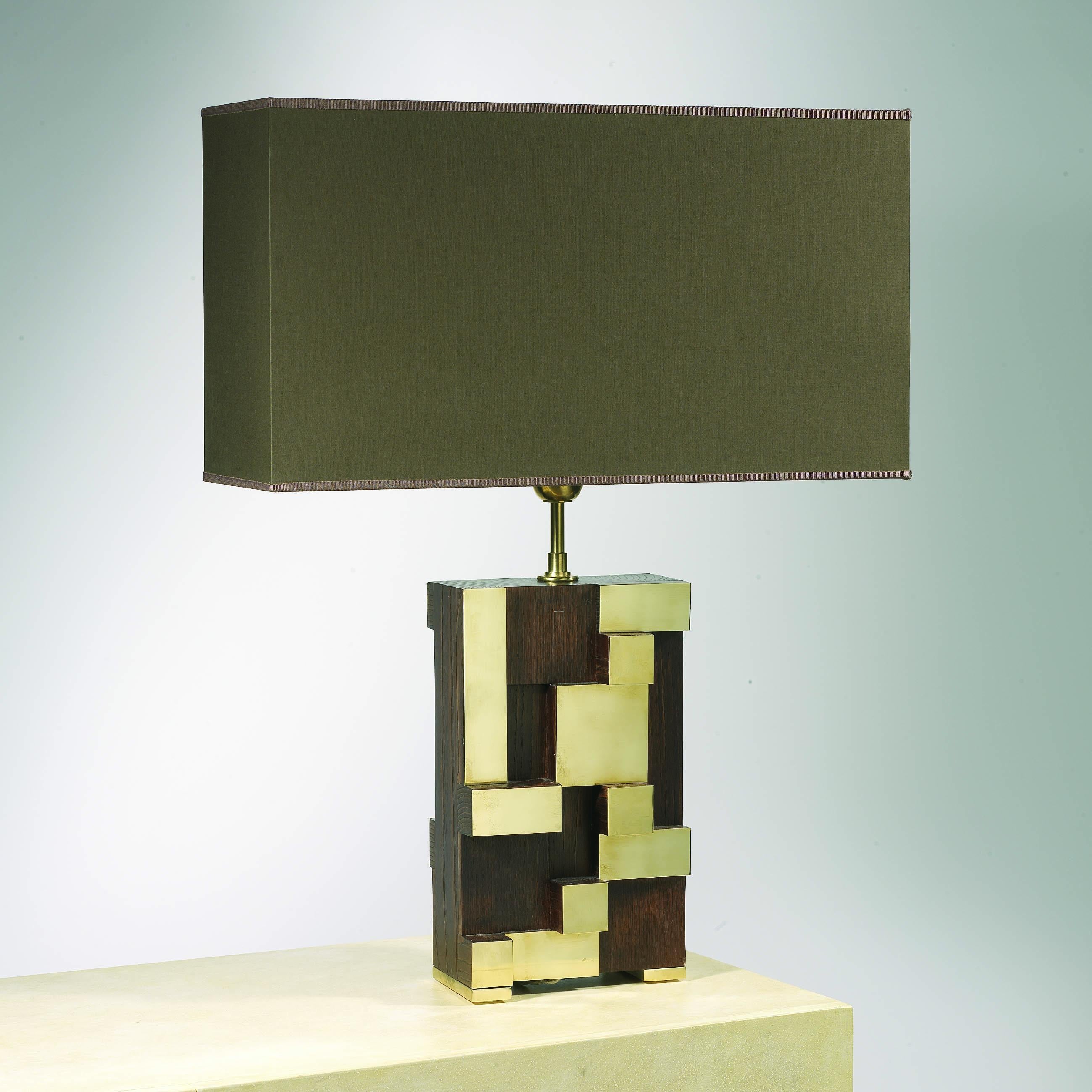 Table lamp step 

Brown oak wood

Lampshade brown louvre-painted natural brass metal plates

Measures: Base cm.20 x 13 x H 46
Lampshade cm. 55 x 18 x H 30

Made in Italy.
 