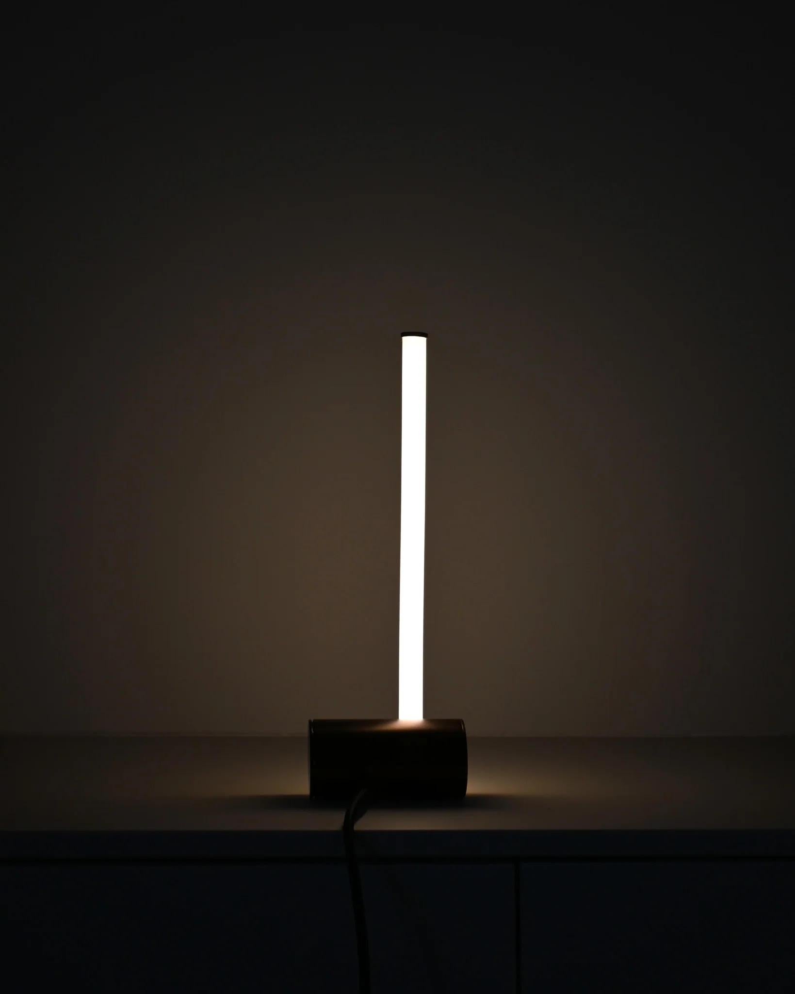 Lampe de table, modèle bâton. en vente 2