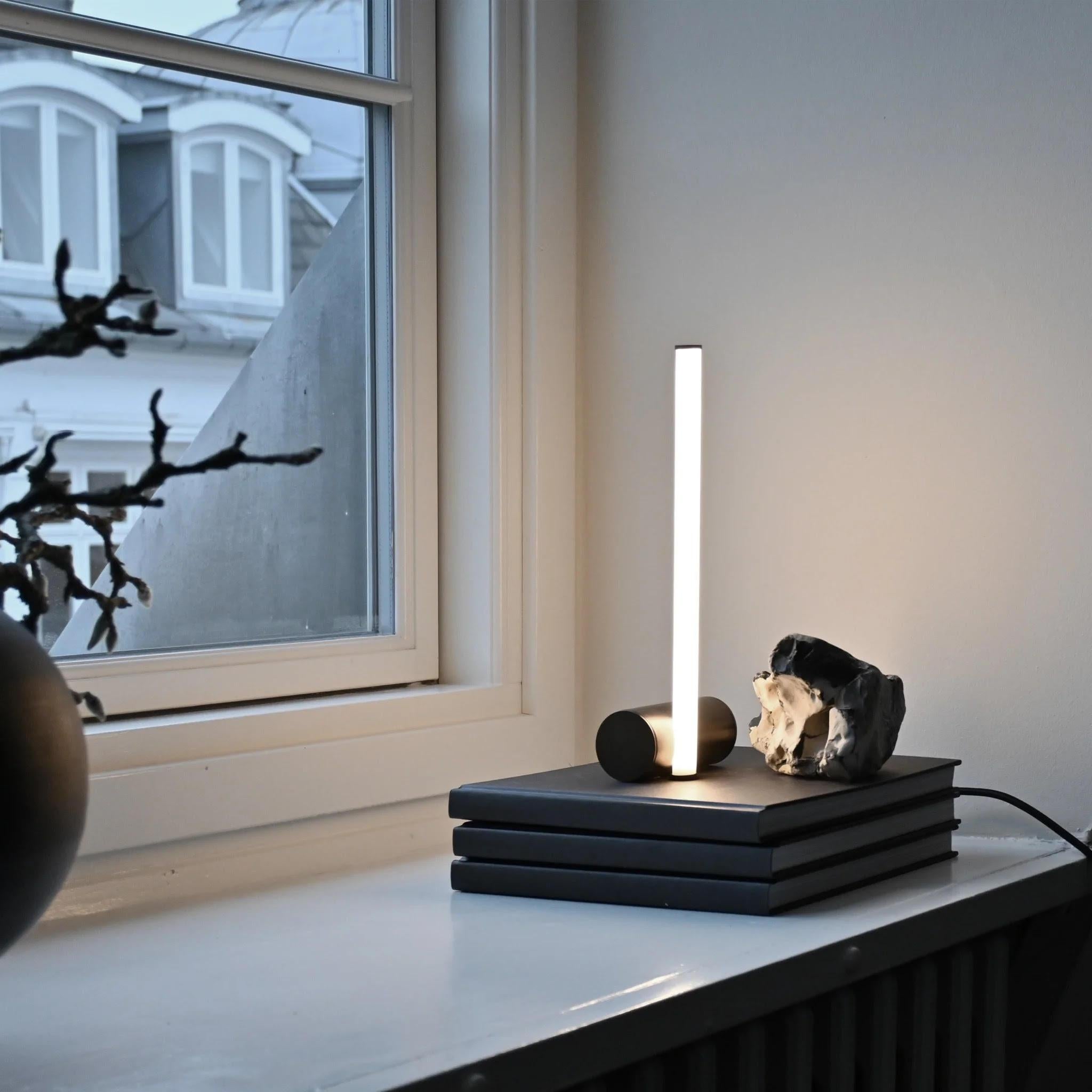 Plaqué Lampe de table, modèle bâton. en vente