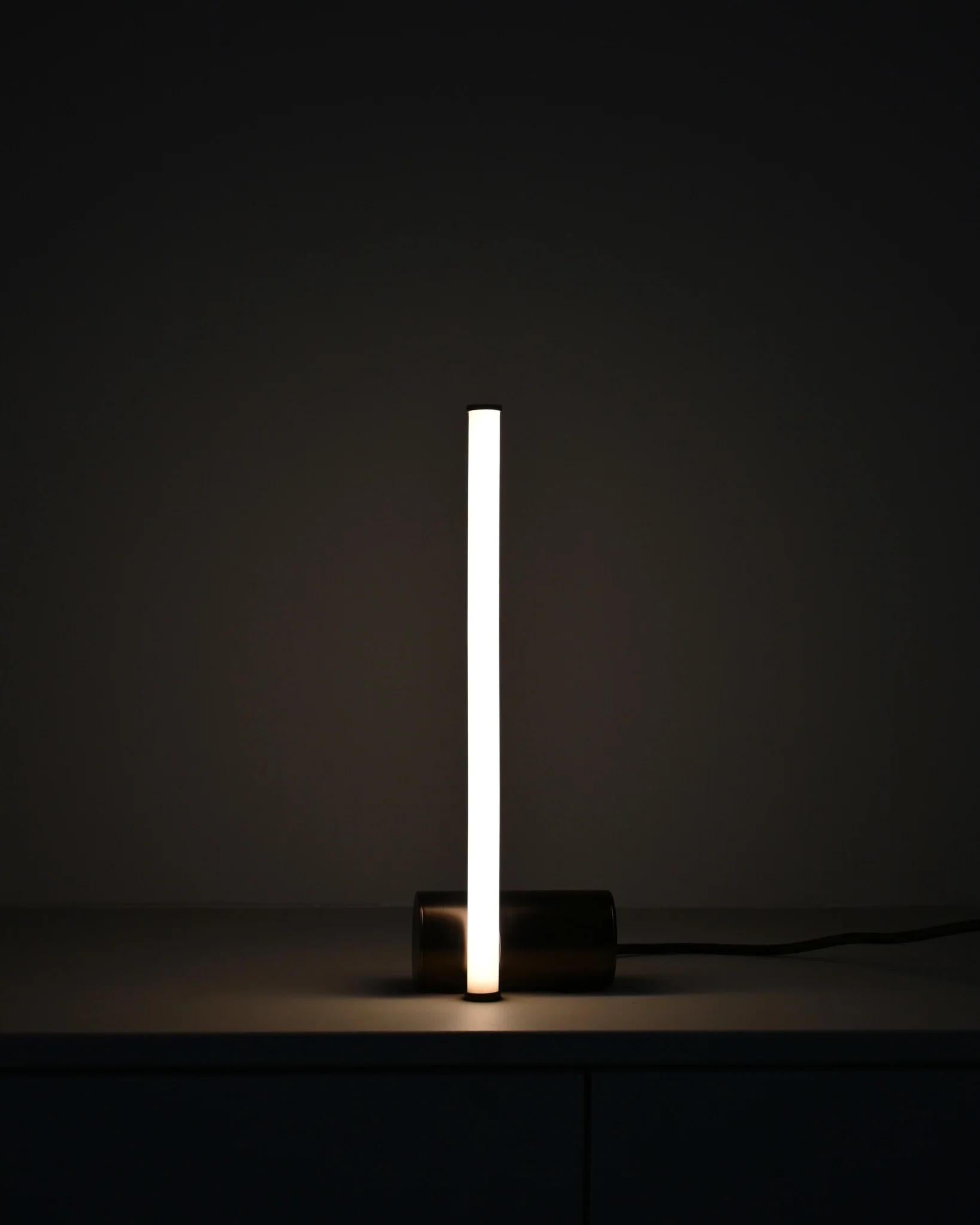Métal Lampe de table, modèle bâton. en vente