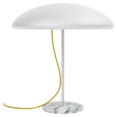 Lampe de table Takayama par Man of Parts, cadre en métal blanc et base en marbre blanc 