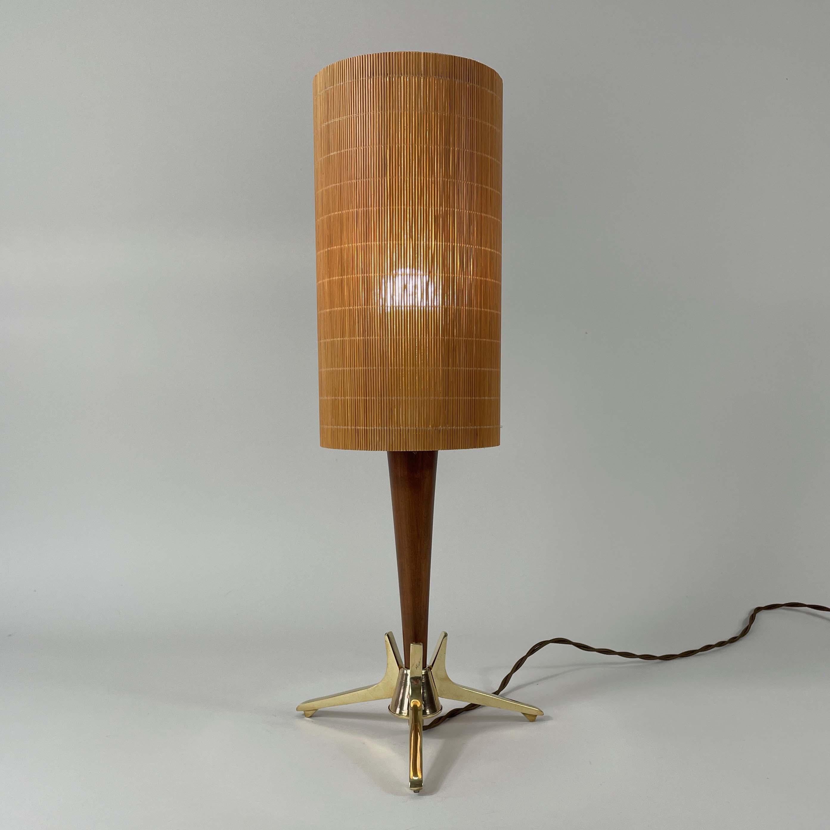 Mid-Century Modern Lampe de table Teck, laiton, rotin - Suède 1950s en vente