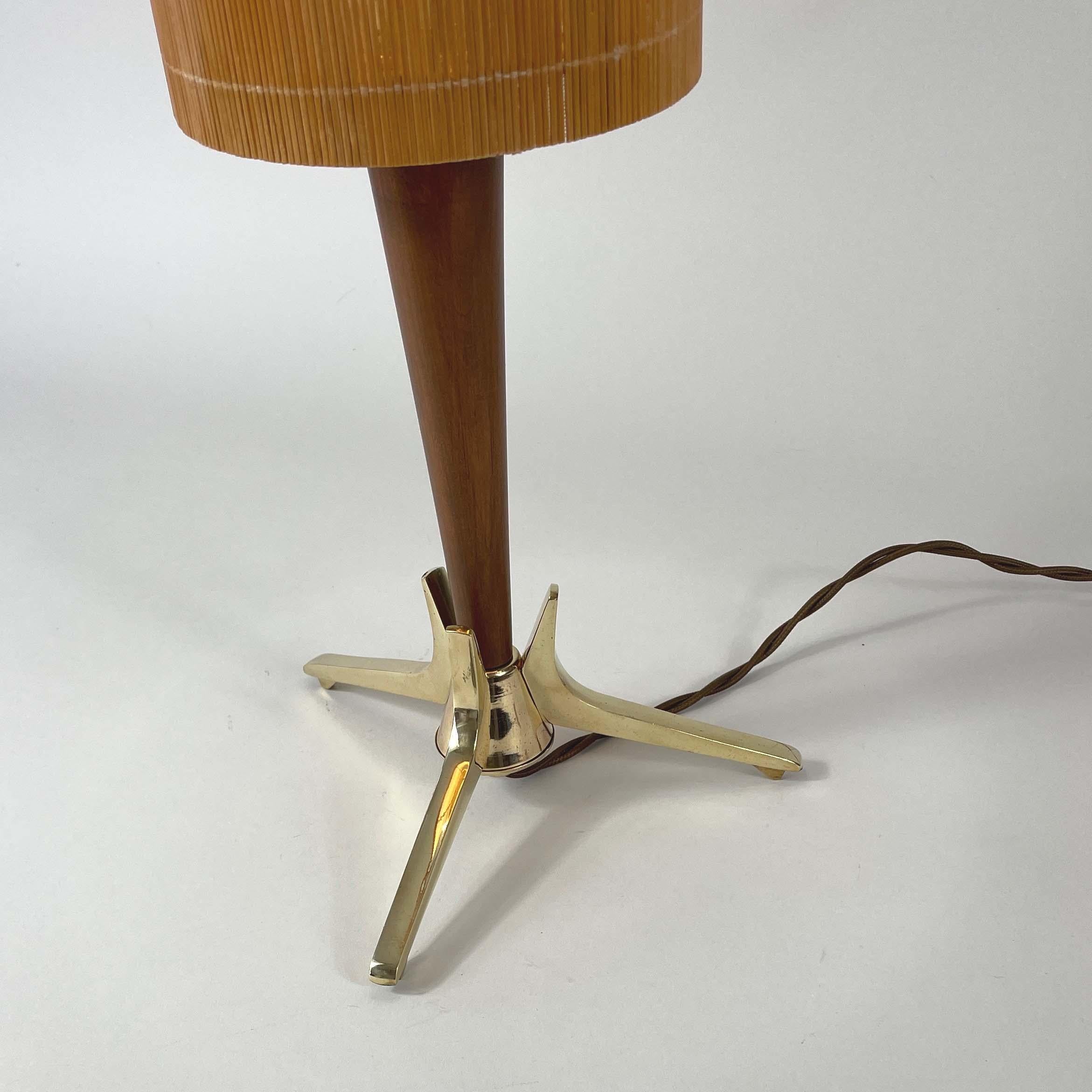 Suédois Lampe de table Teck, laiton, rotin - Suède 1950s en vente