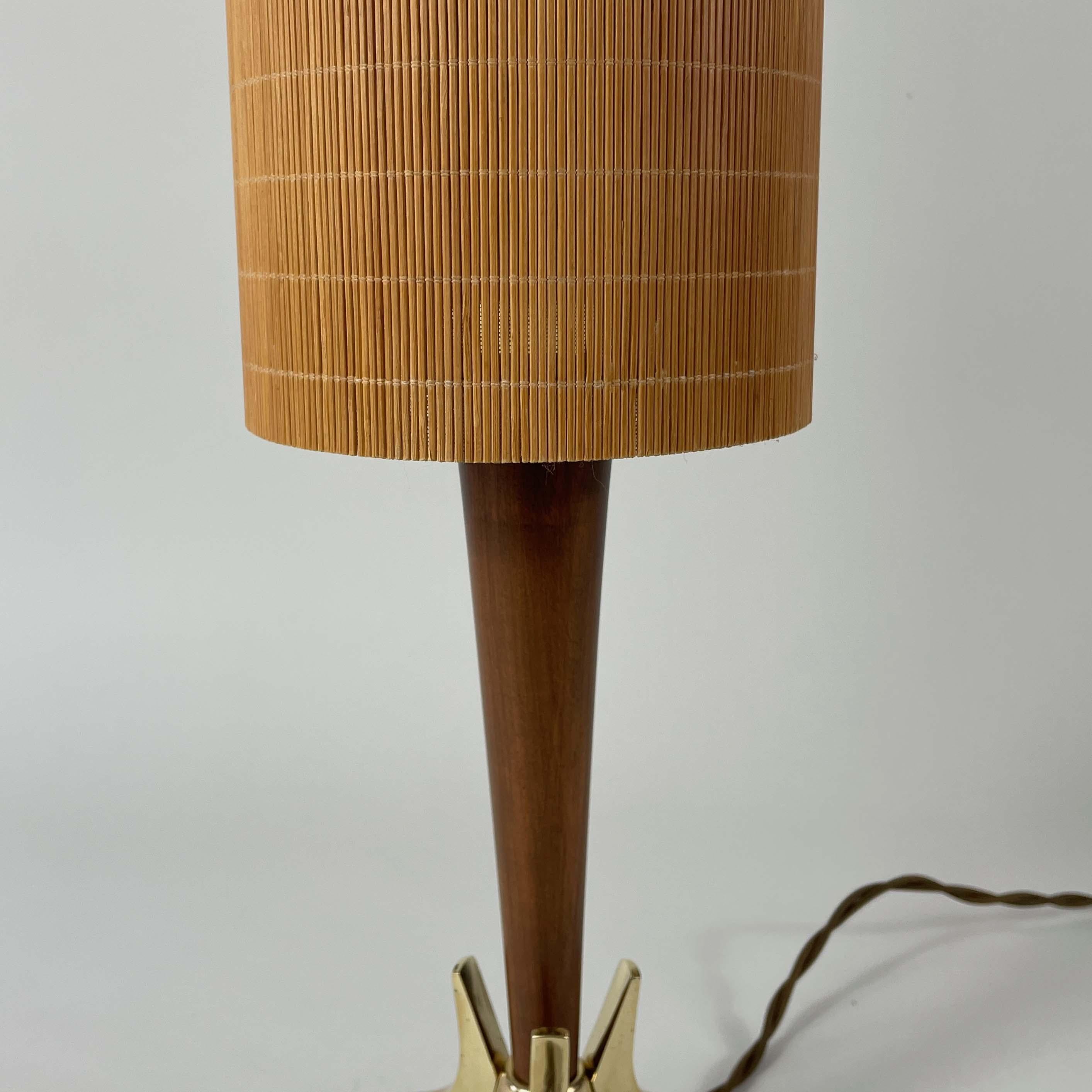 Lampe de table Teck, laiton, rotin - Suède 1950s en vente 1