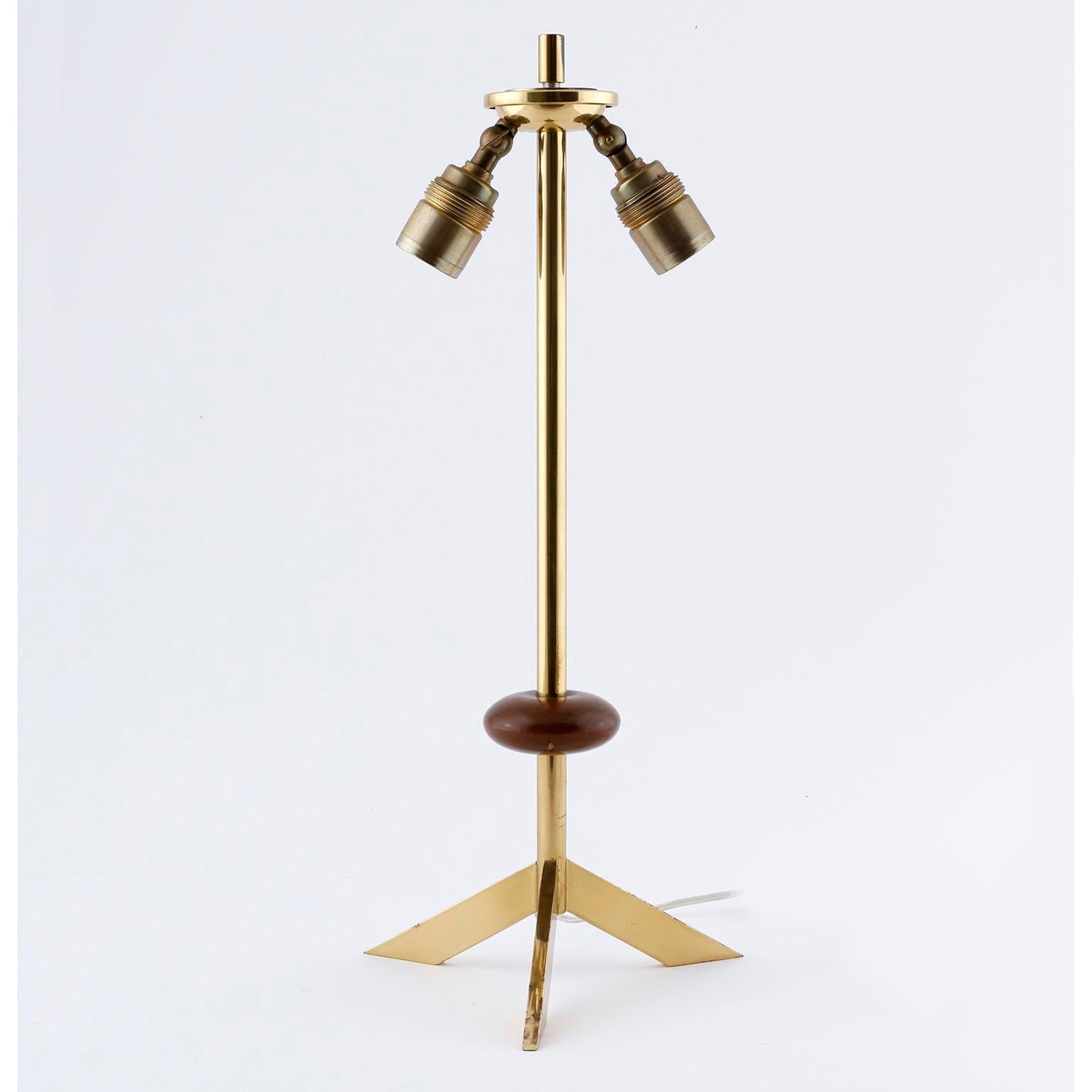Table Lamp Tripod Base, Brass Walnut Wood White Shade, Austria, 1960s In Good Condition For Sale In Hausmannstätten, AT