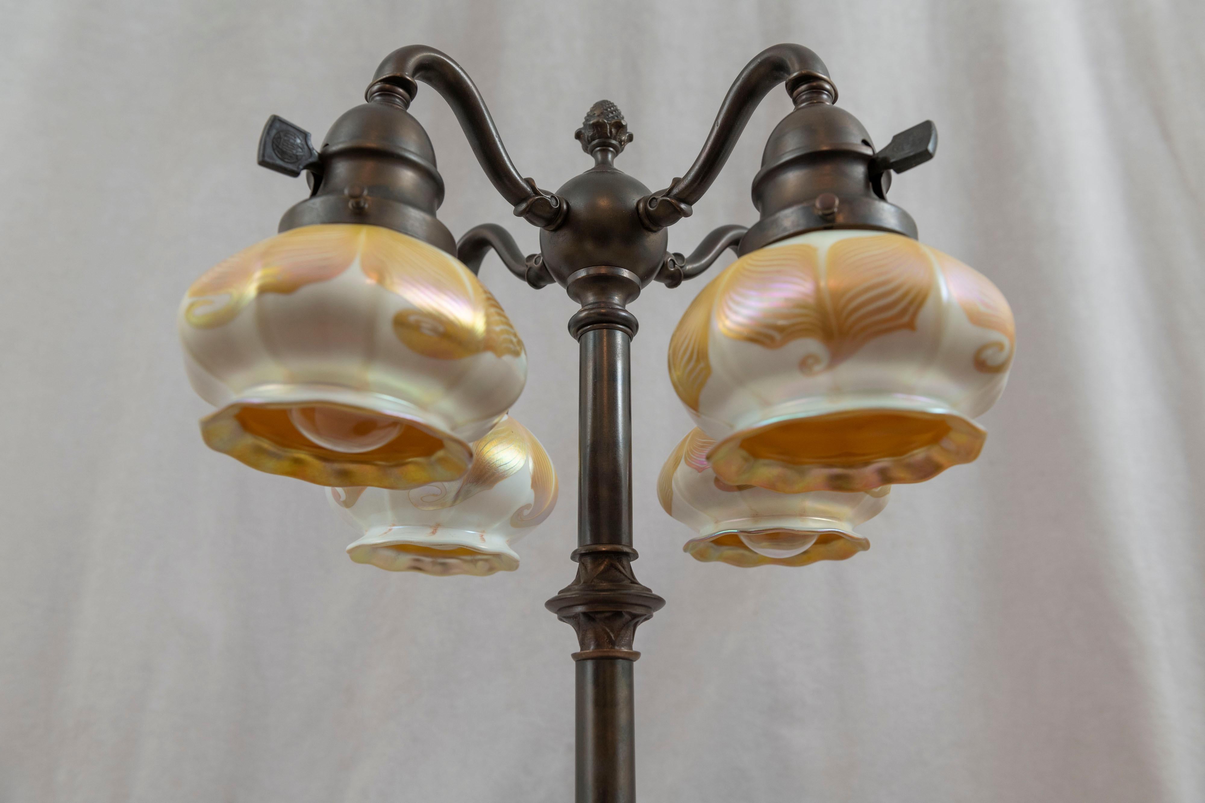Hand-Crafted Table Lamp w/ 4 Signed Hooked Feather Quezal Art Glass Shades, Arts & Crafts
