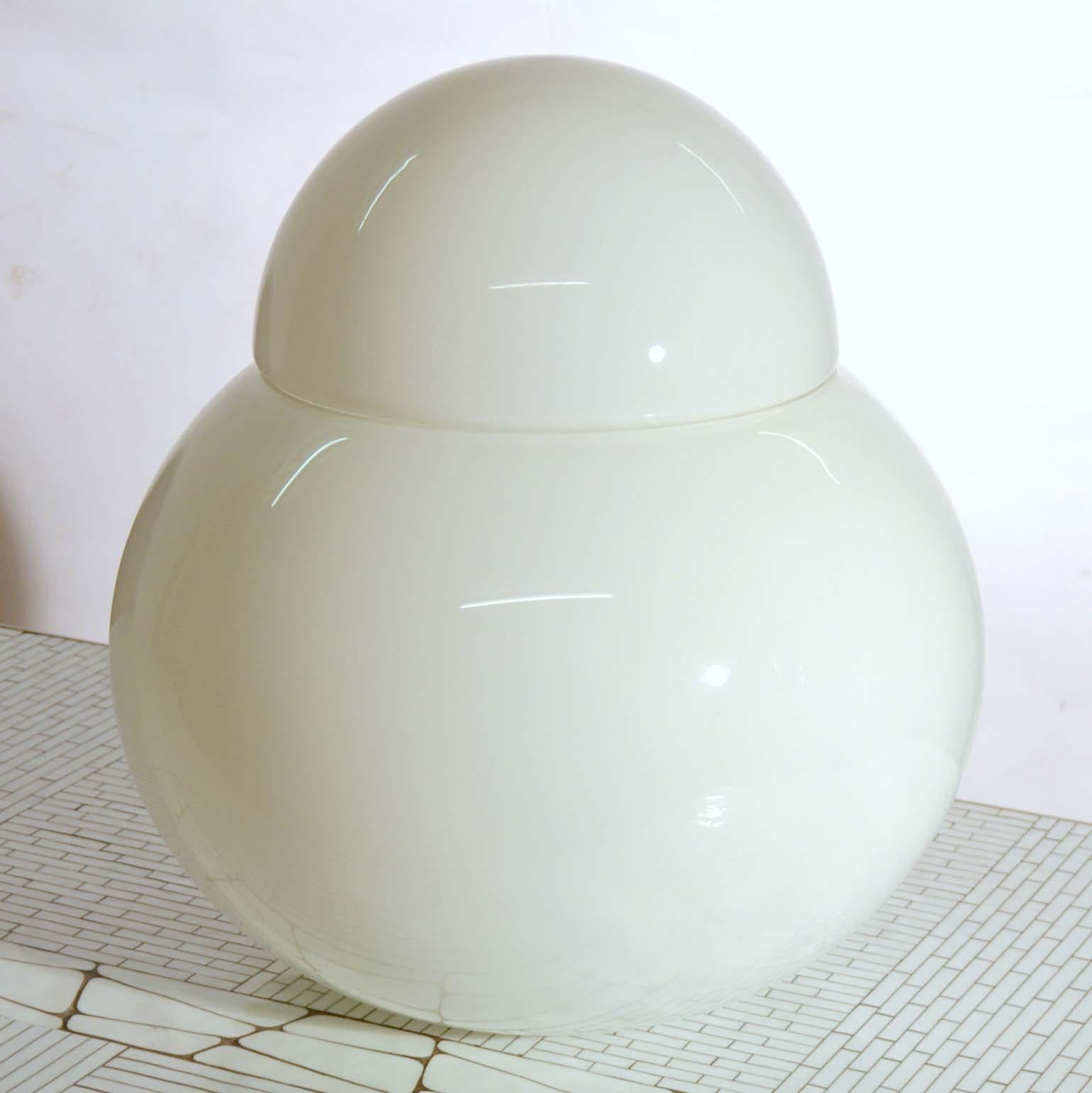 Tischlampe aus weißem geblasenen Glas von Sergio Asti für Fontana Arte (Moderne der Mitte des Jahrhunderts) im Angebot