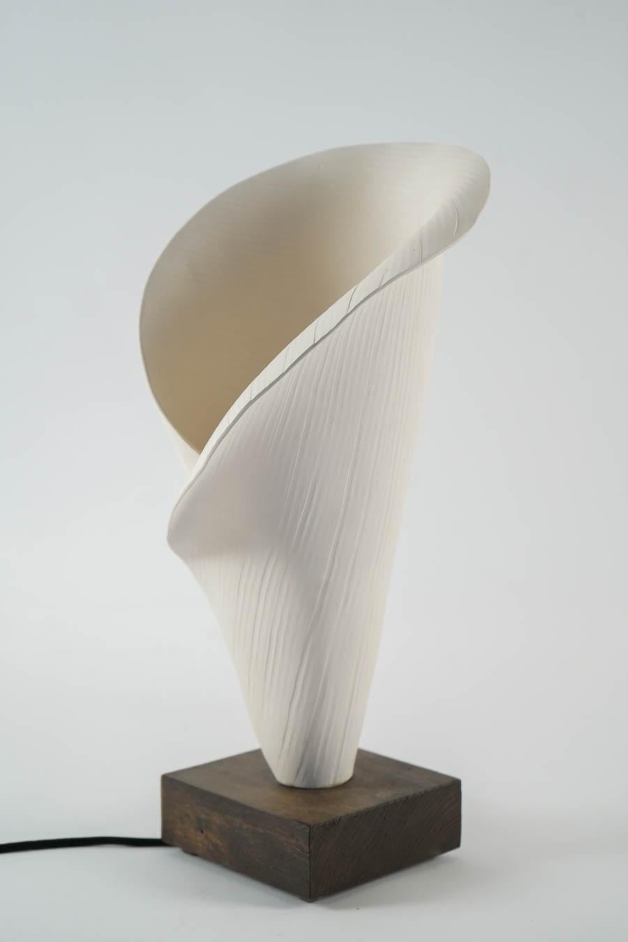 Table lamp, white ceramic lamp made by hand mounted on solid oak, art modern.