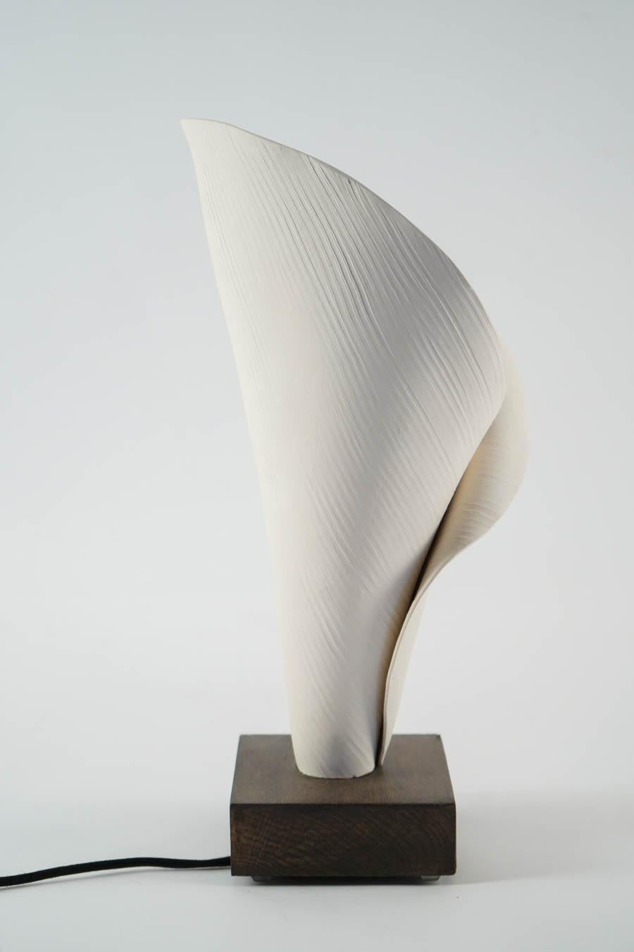Table Lamp, White Ceramic Lamp Made by Hand Mounted on Solid Oak, Art Modern In Excellent Condition In Saint-Ouen, FR