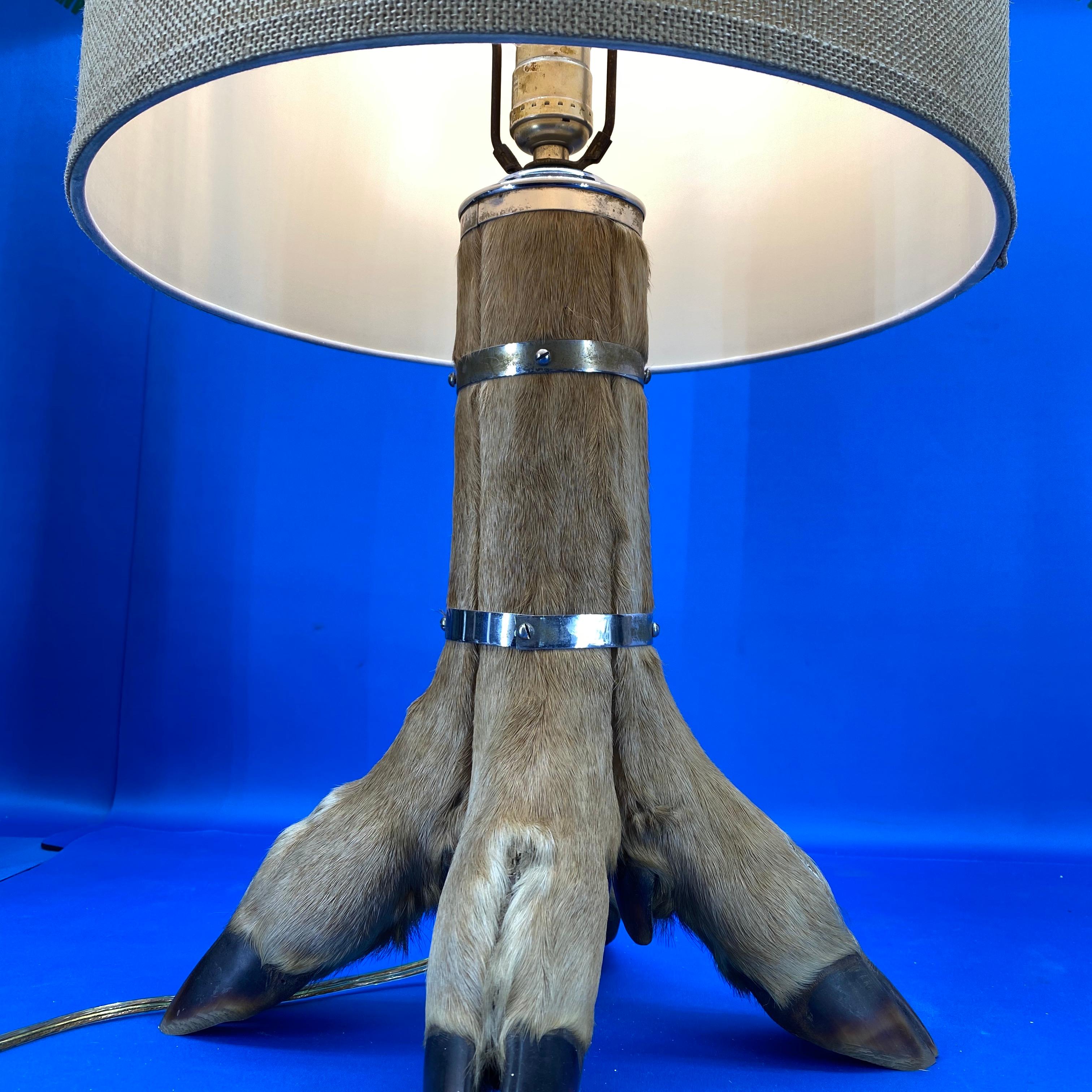 Table Lamp With 4 Tier Deer Hoof With Nickel Bands And Antler Finial im Angebot 13
