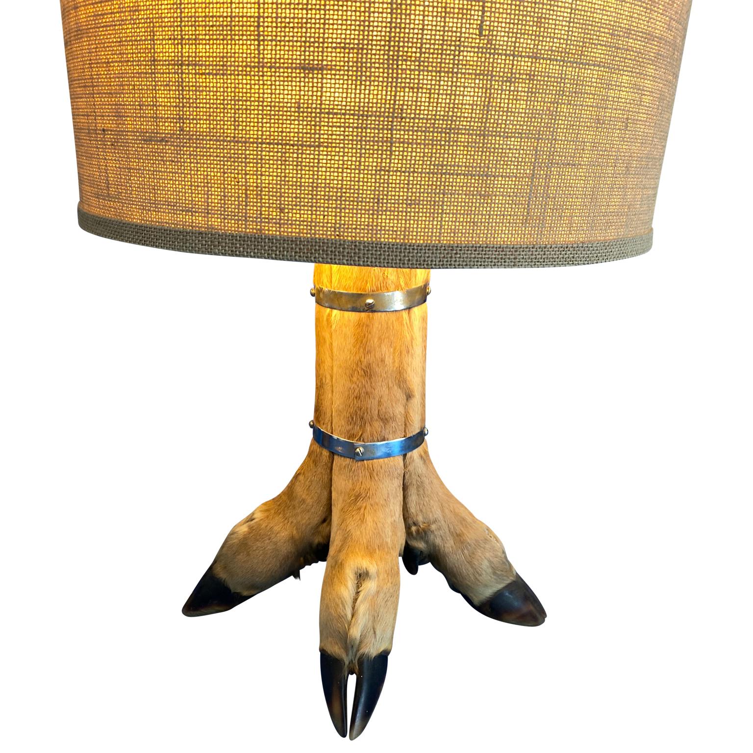 Table Lamp With 4 Tier Deer Hoof With Nickel Bands And Antler Finial im Zustand „Gut“ im Angebot in Haddonfield, NJ